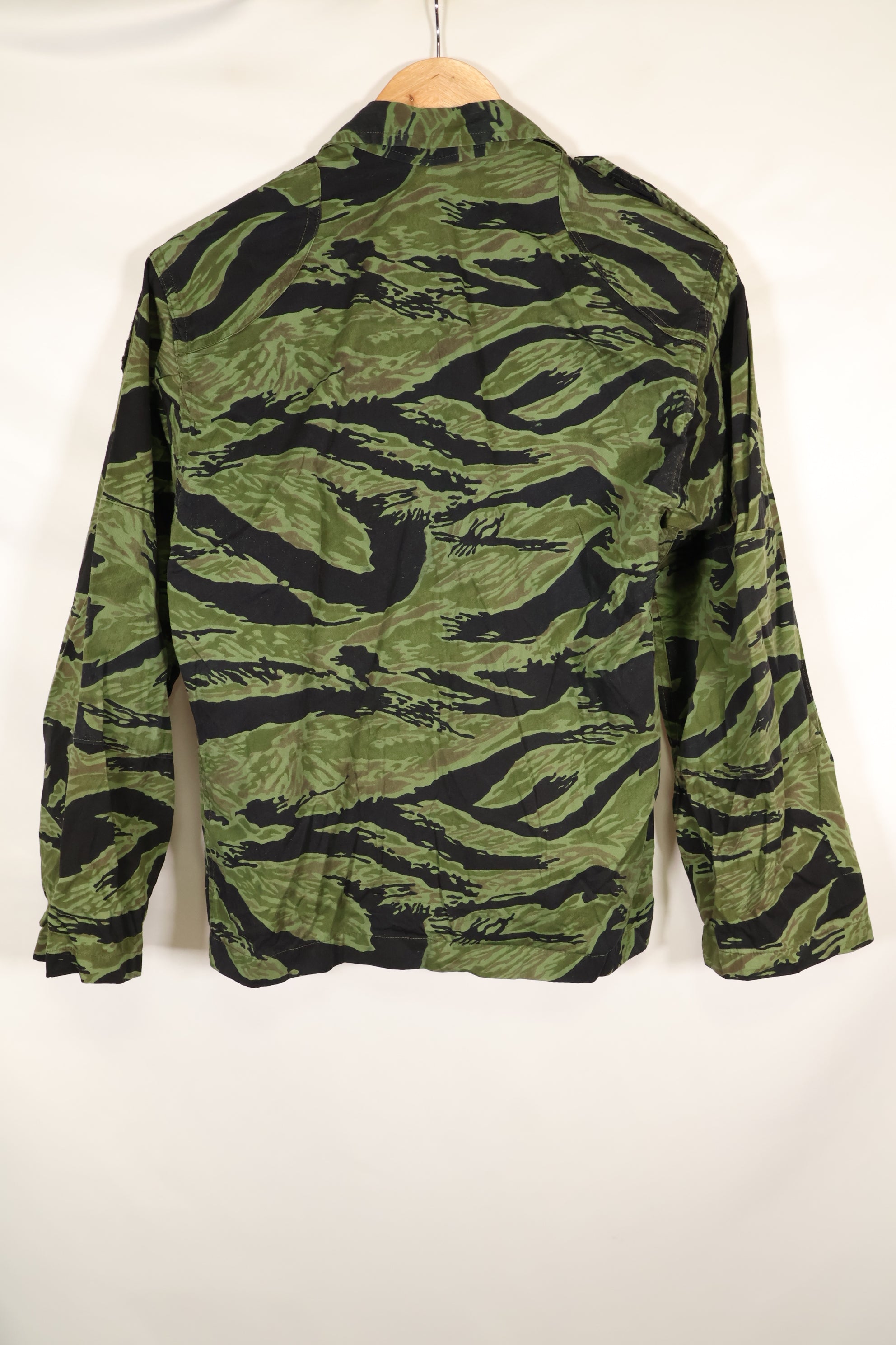 1968 and 1969 73rd surveillance airplane company direct embroidery VNMC 4th pattern tiger stripe set, never used