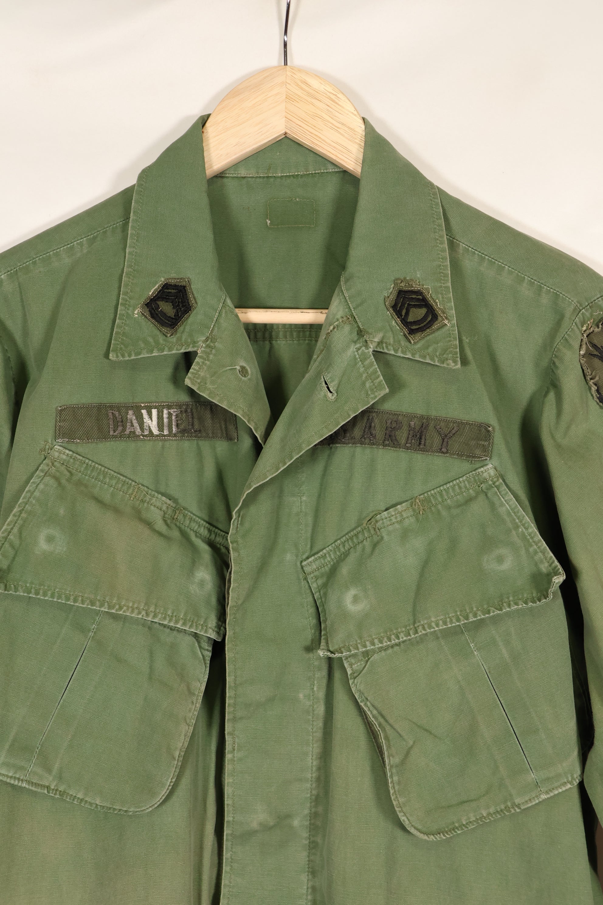 1967 年合同，推测为 S-R 第 3 款丛林疲劳夹克，第 73 侦察机连　首次贴上，已使用。