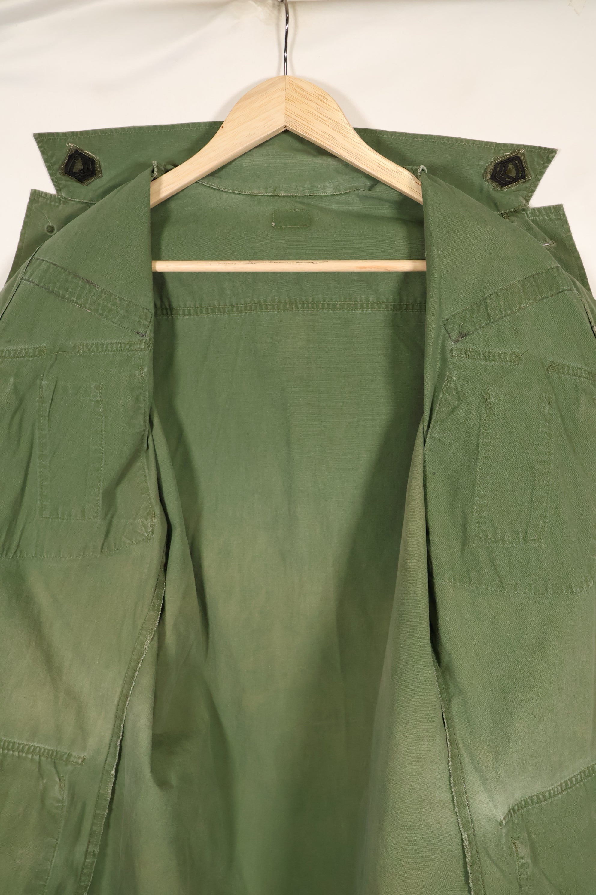 1967 年合同，推测为 S-R 第 3 款丛林疲劳夹克，第 73 侦察机连　首次贴上，已使用。