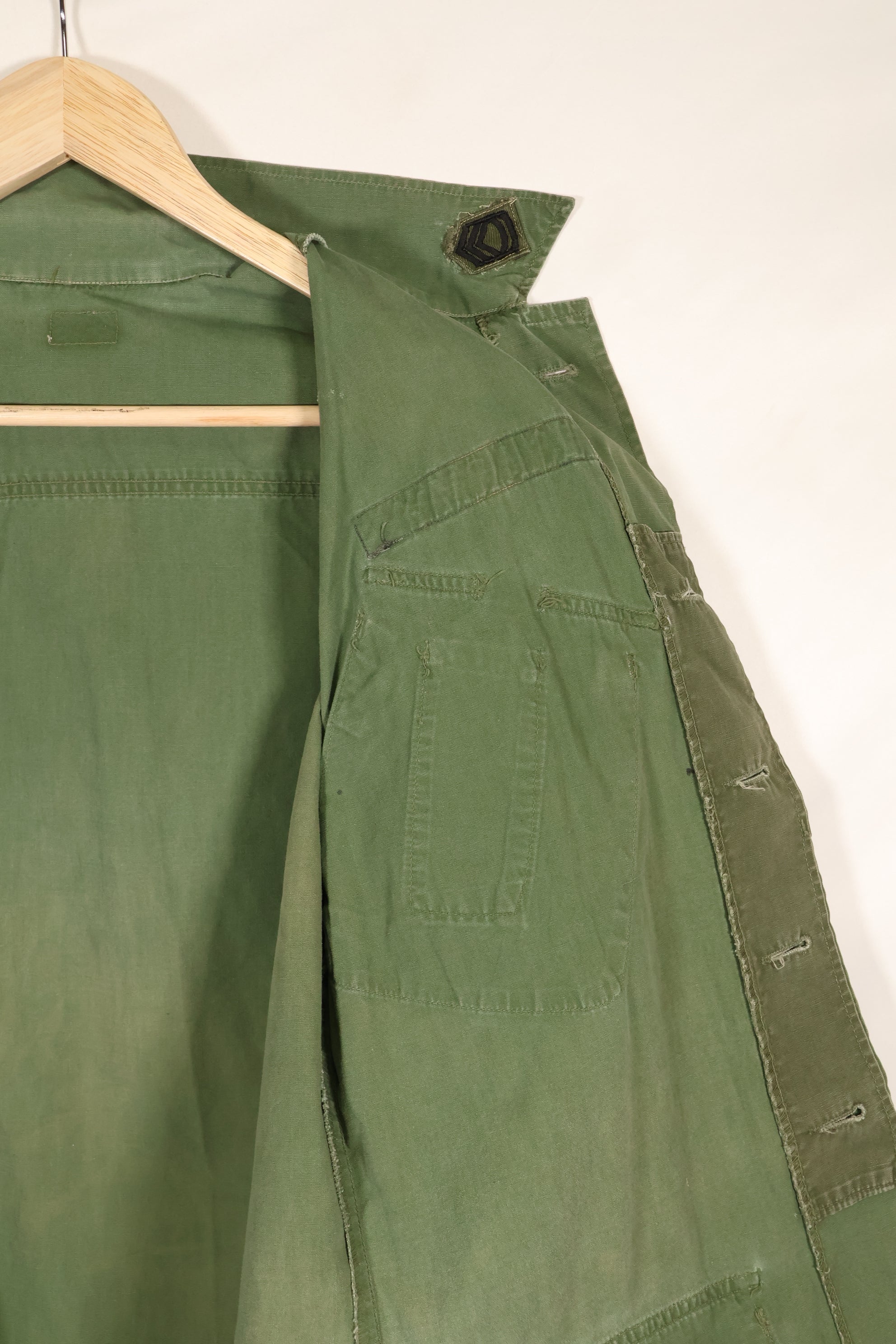 1967 年合同，推测为 S-R 第 3 款丛林疲劳夹克，第 73 侦察机连　首次贴上，已使用。