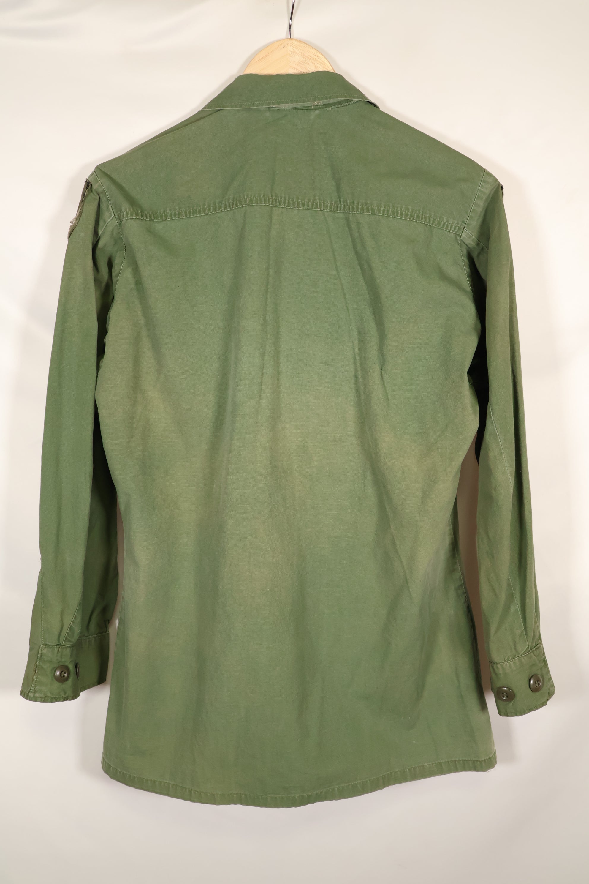 1967 年合同，推测为 S-R 第 3 款丛林疲劳夹克，第 73 侦察机连　首次贴上，已使用。