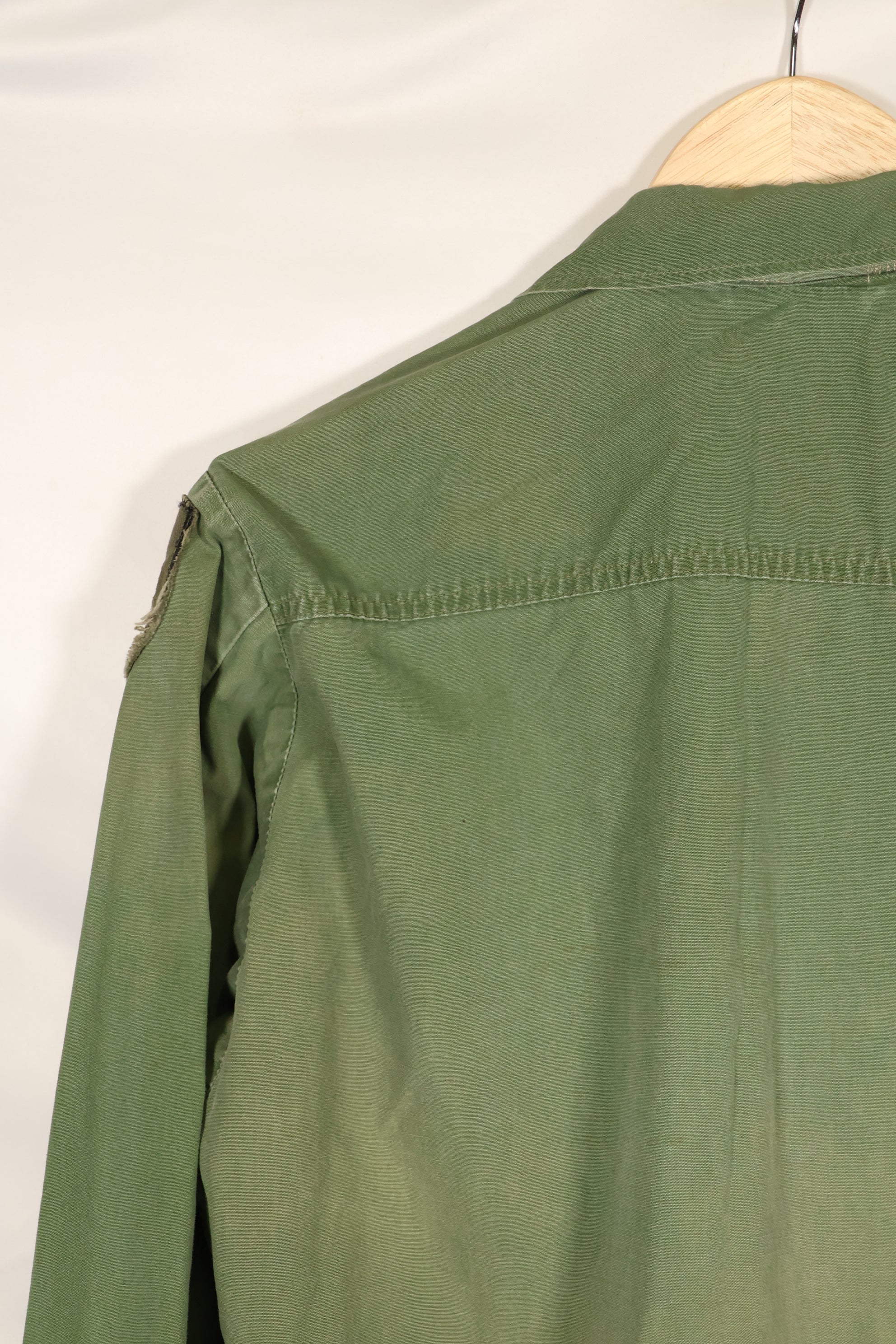 1967 年合同，推测为 S-R 第 3 款丛林疲劳夹克，第 73 侦察机连　首次贴上，已使用。