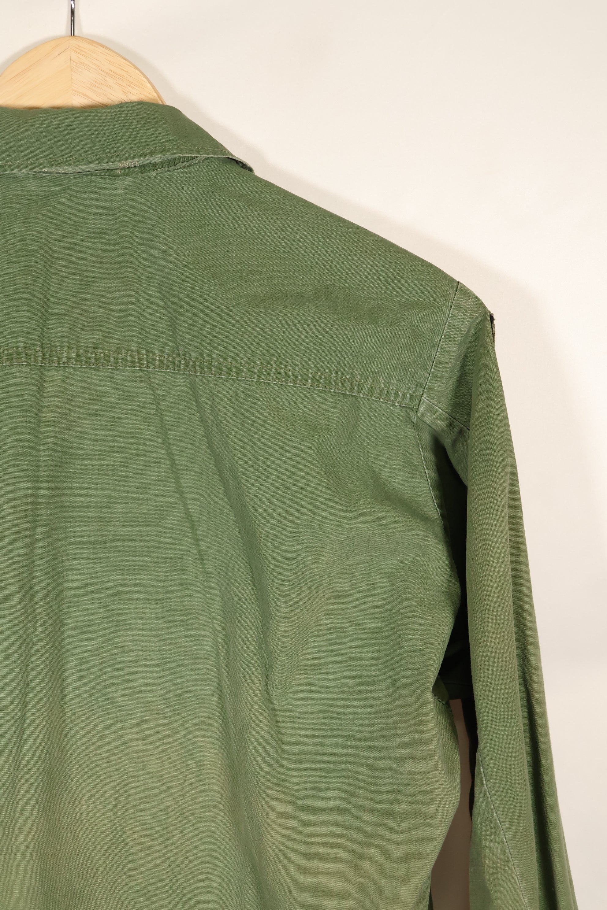 1967 年合同，推测为 S-R 第 3 款丛林疲劳夹克，第 73 侦察机连　首次贴上，已使用。