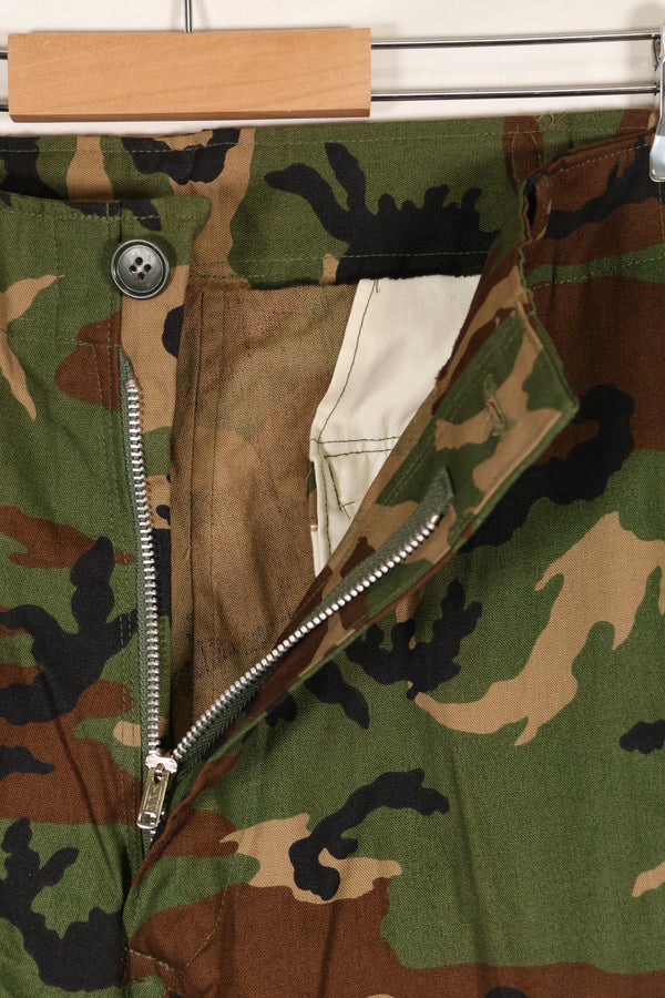 20 世纪 80 年代冲绳纪念品 ERDL 迷彩伍德兰德迷彩土制长裤，未使用。