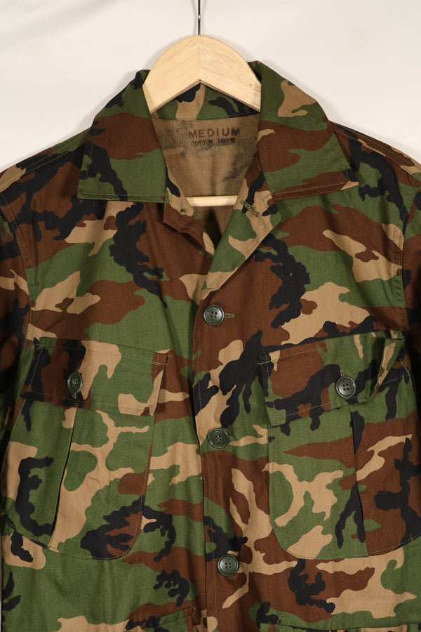 20 世纪 80 年代冲绳纪念品 ERDL 迷彩木地迷彩土制夹克，未使用。