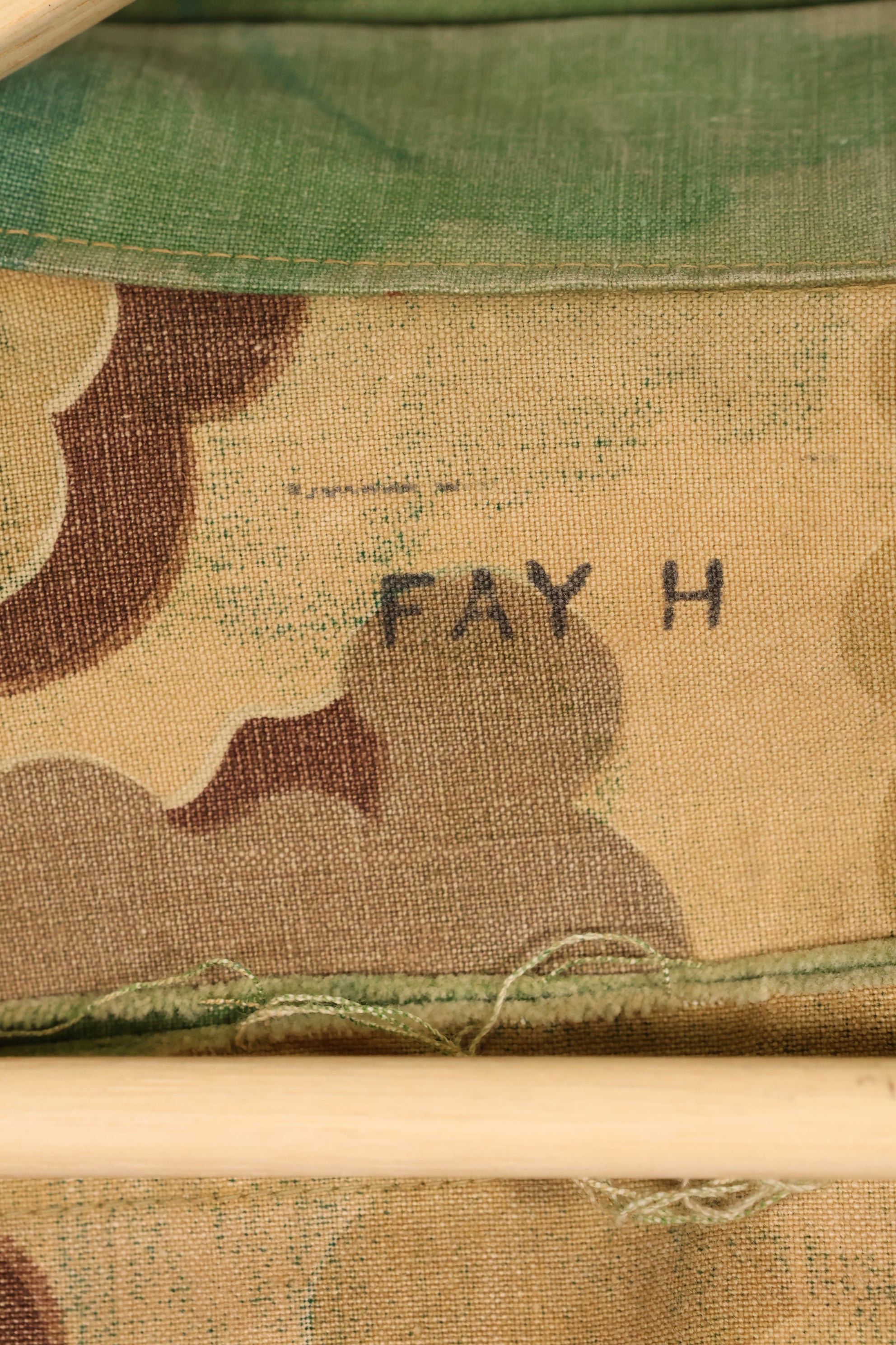 20 世纪 70 年代私人采购的美国海军陆战队米切尔迷彩服夹克，由 Shelterhalf 公司制造，已使用。