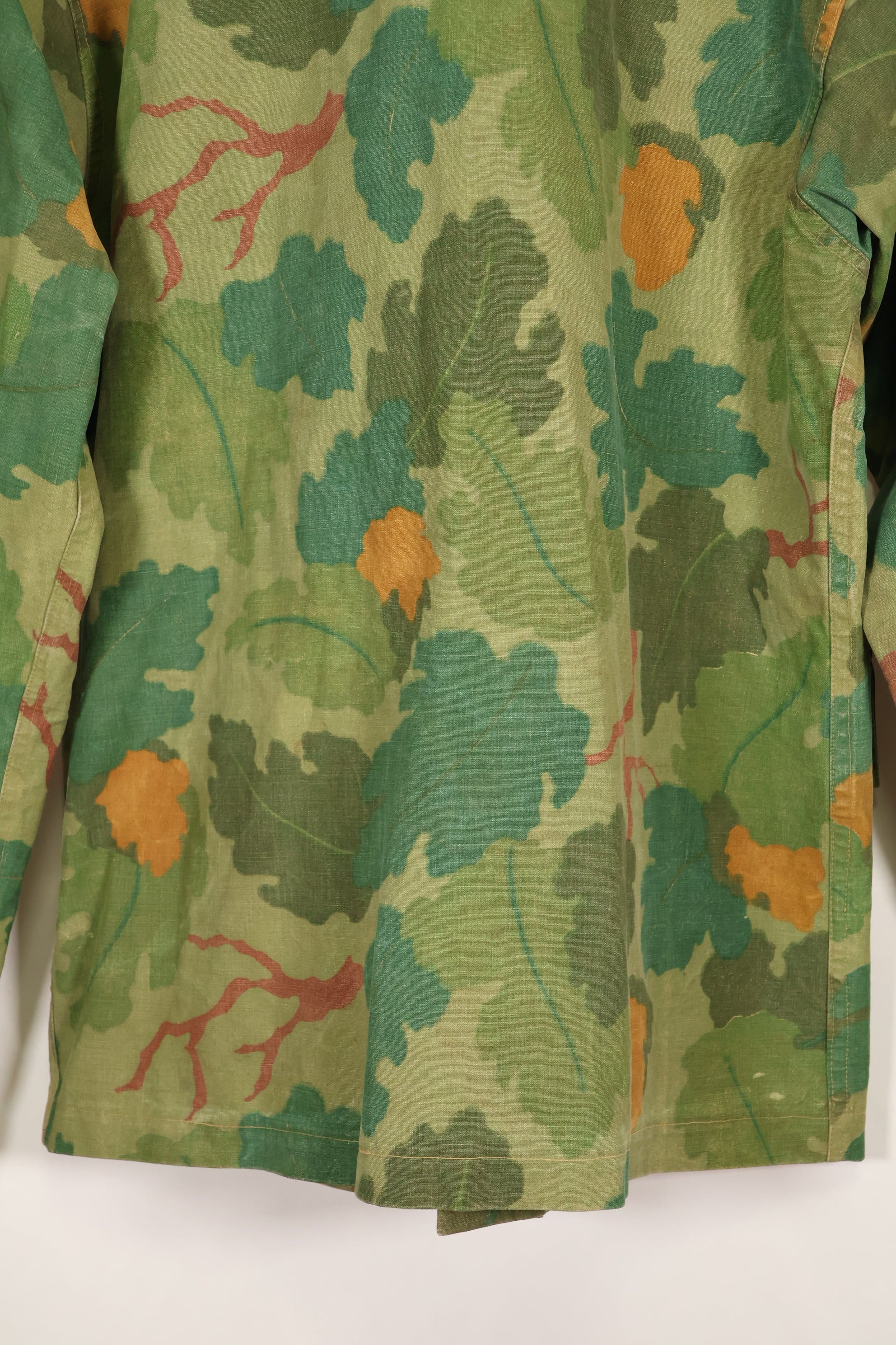 20 世纪 70 年代私人采购的美国海军陆战队米切尔迷彩服夹克，由 Shelterhalf 公司制造，已使用。