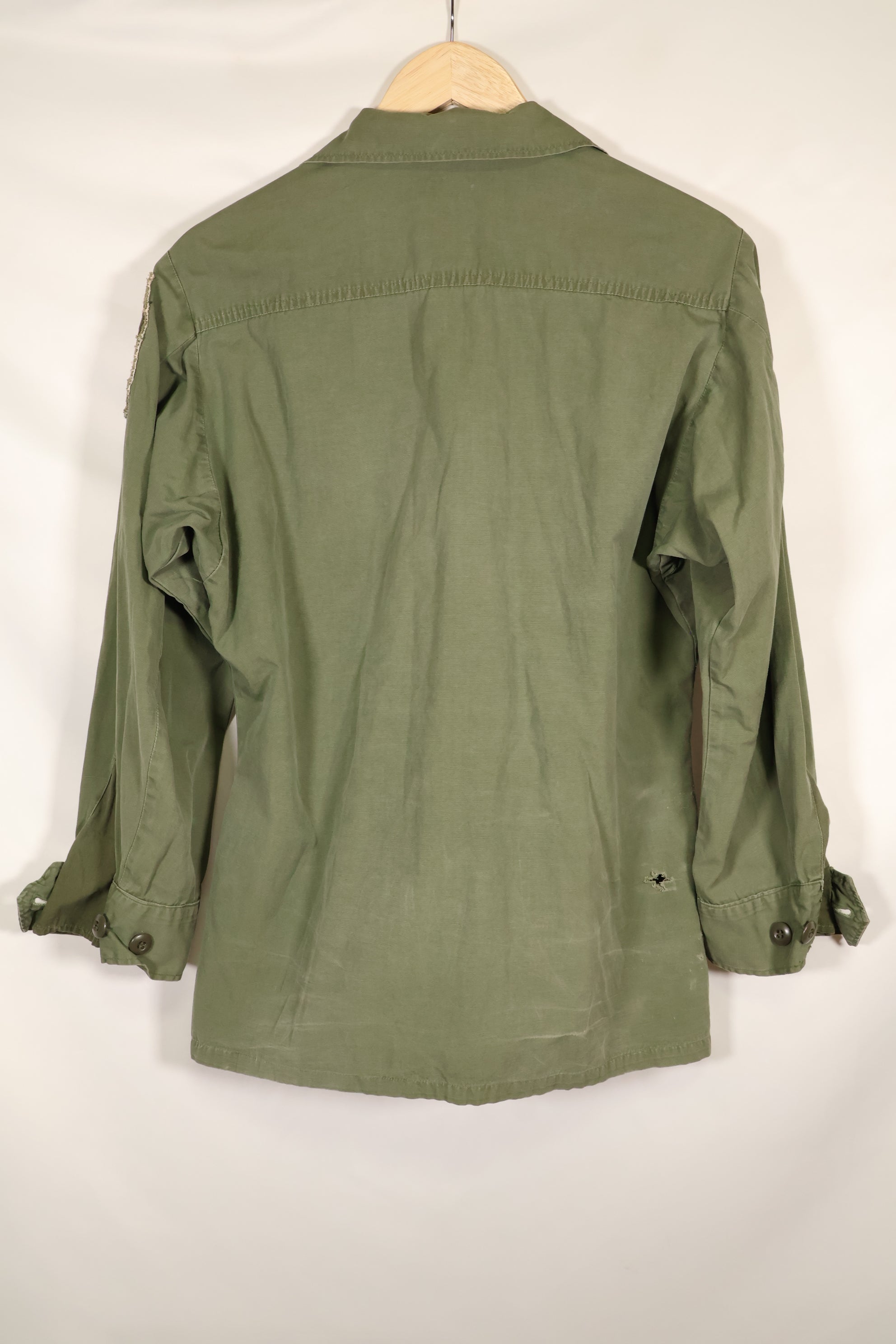 1967 Contract S-S 3rd Model Jungle Fatigue Jacket with patch, used.