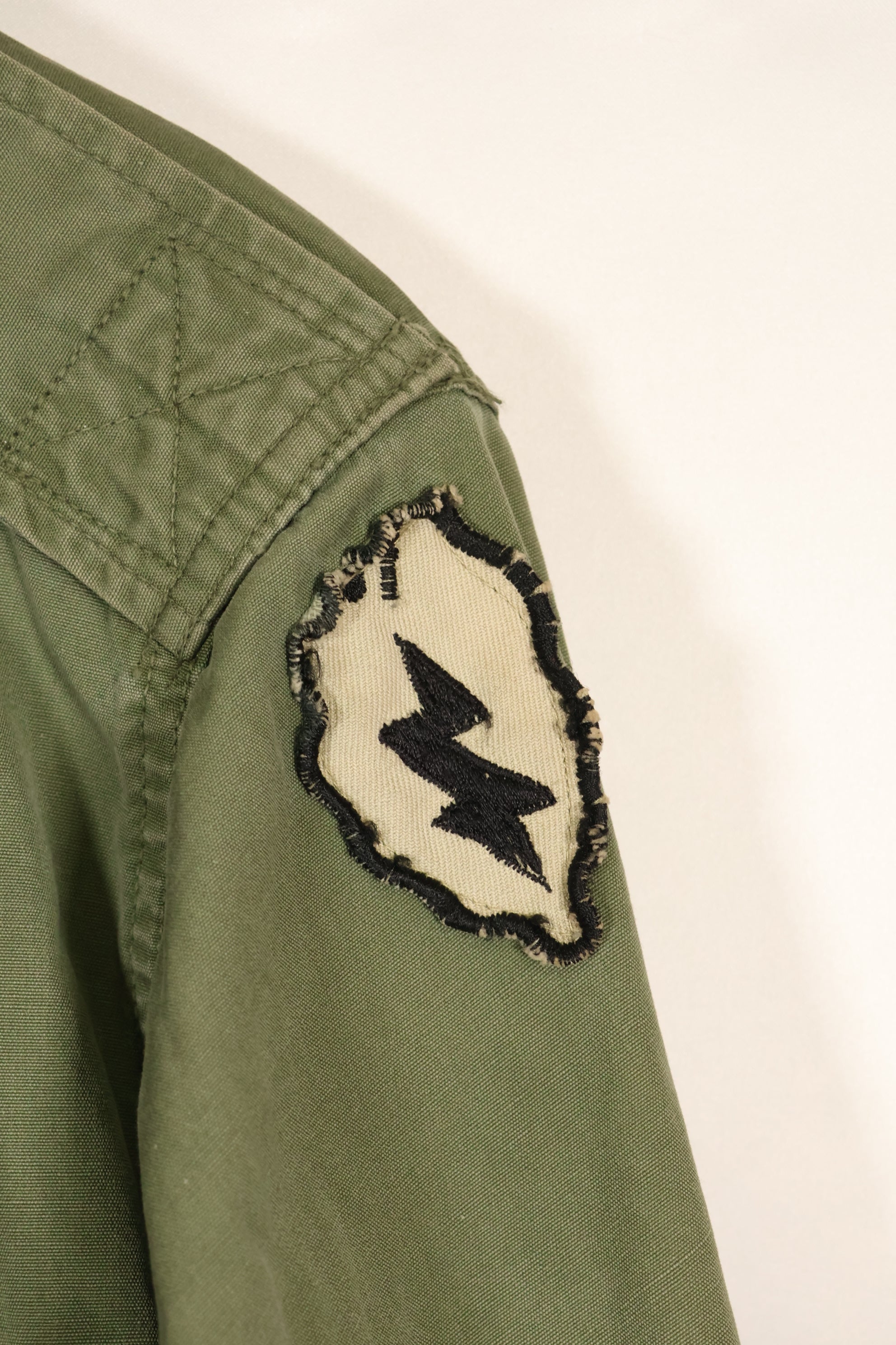 Estimated circa 1965 S-L 2nd Model Jungle Fatigue Jacket 25th Infantry Division, used with patch.