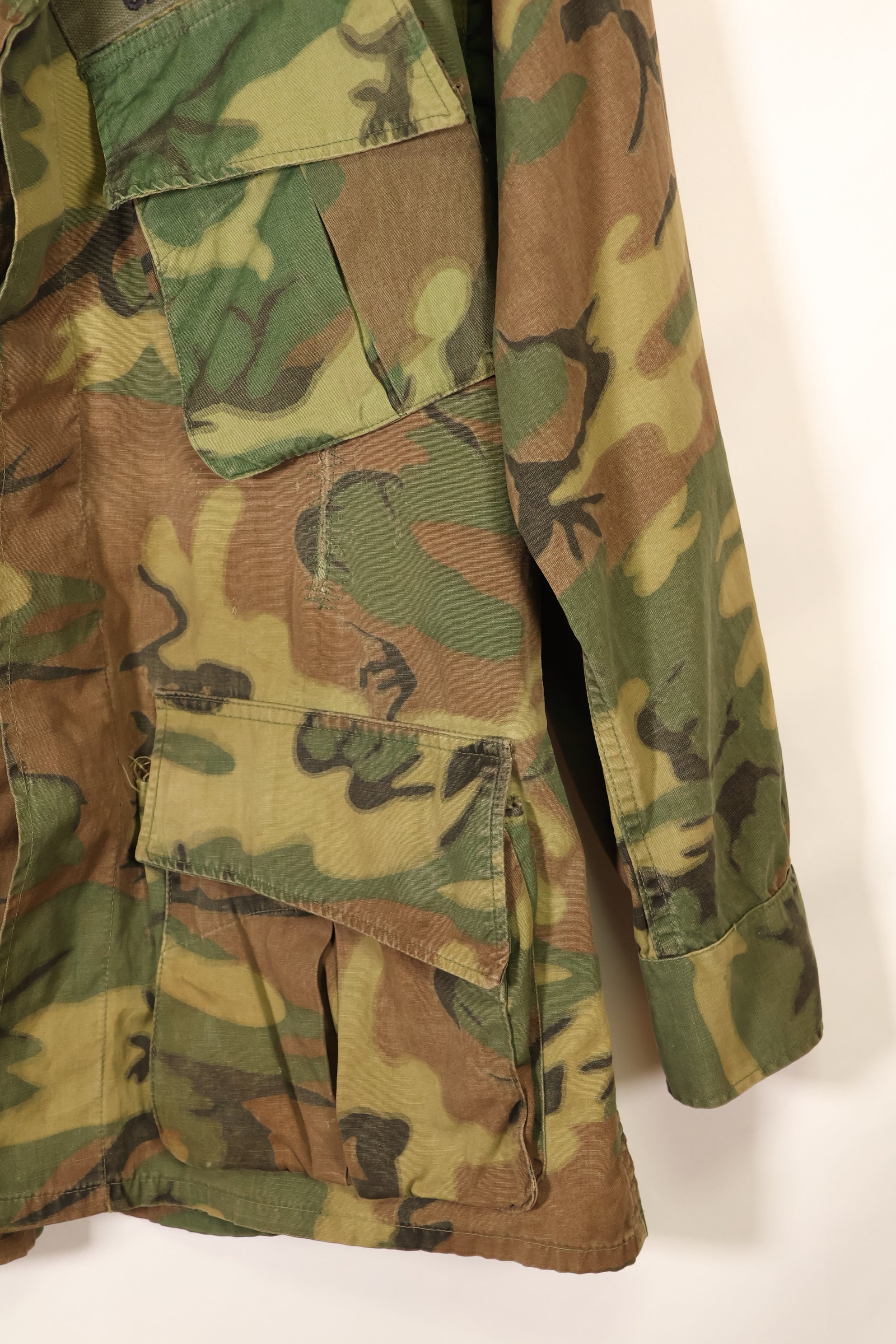 Mid-1960s non ripstop fabric ERDL camouflage rare print fabric jungle fatigues jacket, used.