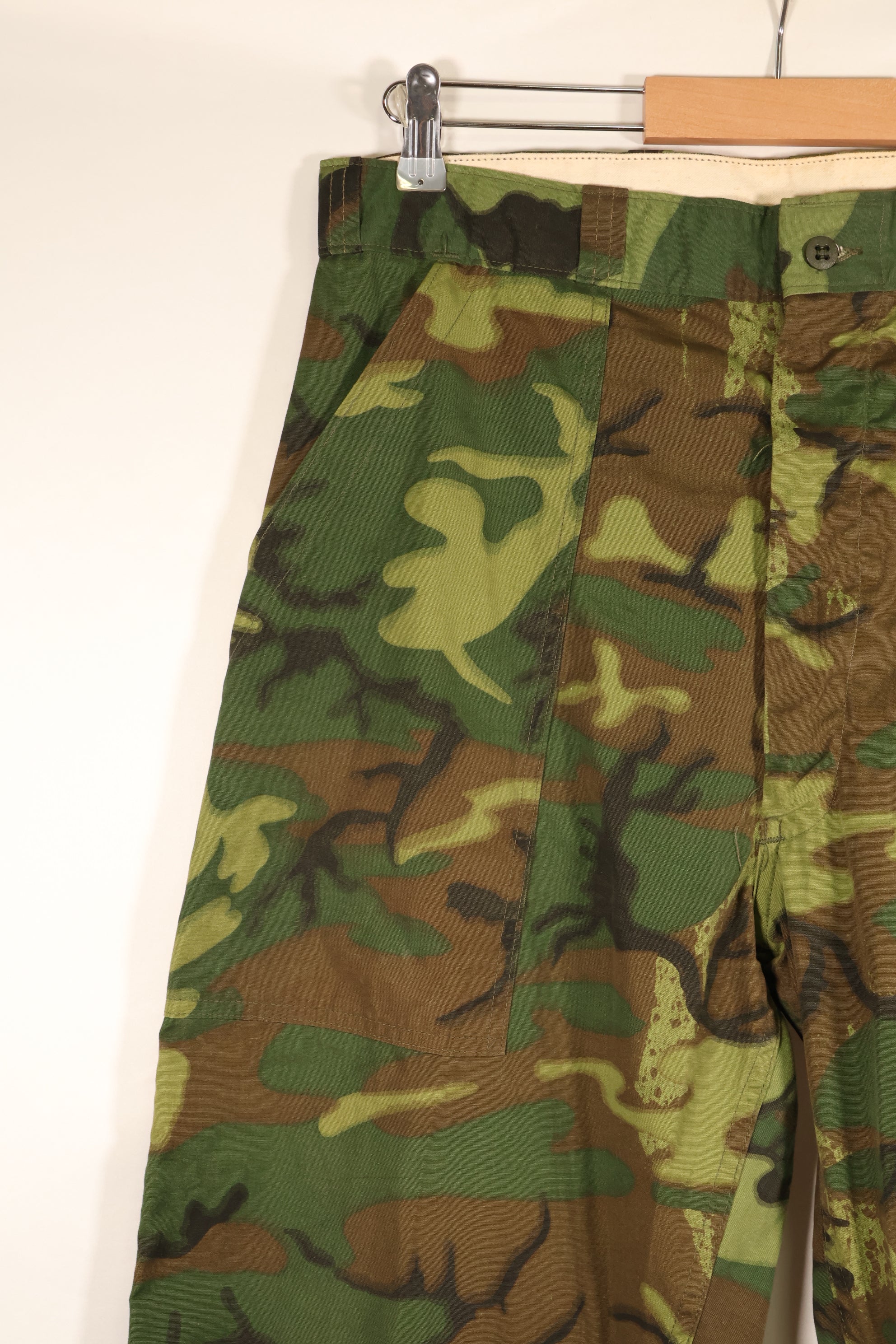 Late 1960s, Size 34–36, ERDL Leaf Camo, Non-Ripstop Fabric, Utility Cut Pants, Used