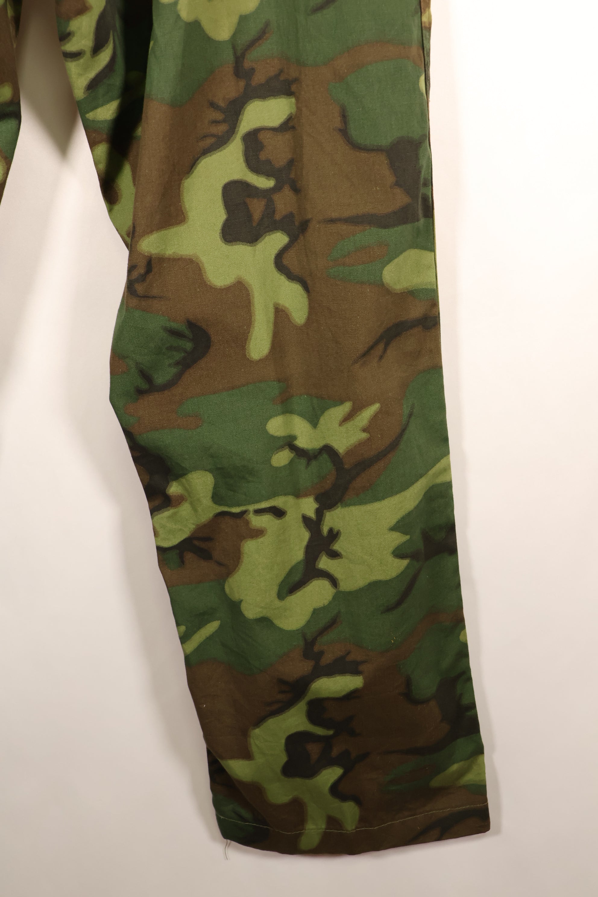 Late 1960s, Size 34–36, ERDL Leaf Camo, Non-Ripstop Fabric, Utility Cut Pants, Used