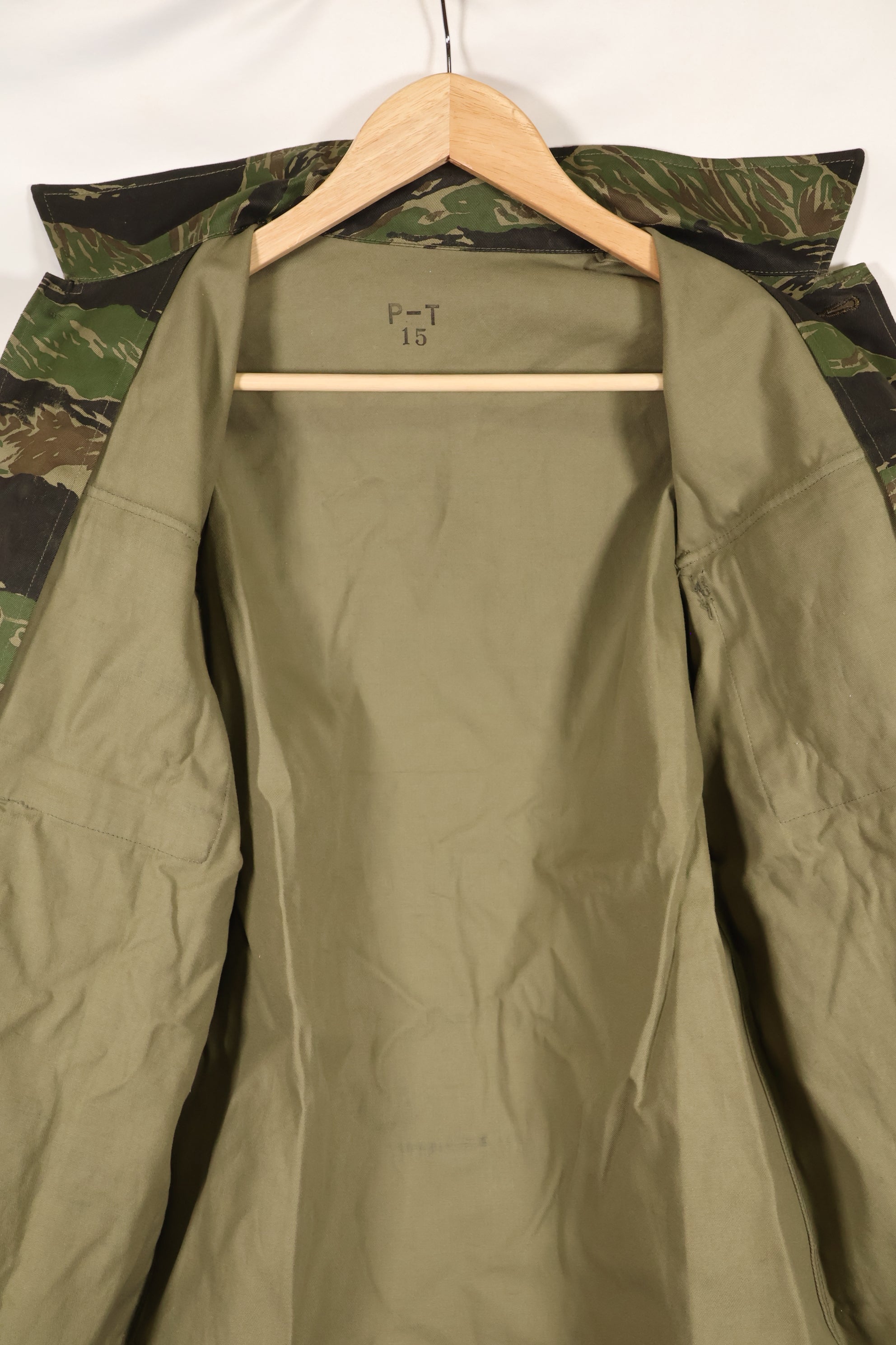 1970s DAJB09 with contract tag Made in Japan Tiger stripe top and bottom set, never used