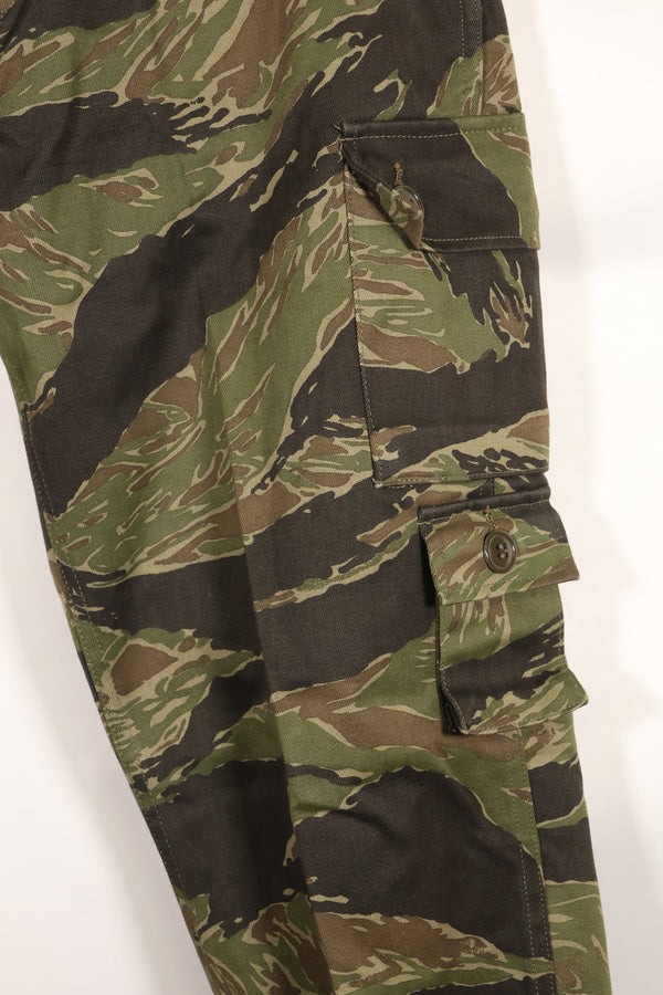 1970s DAJB09 with contract tag Made in Japan Tiger stripe top and bottom set, never used