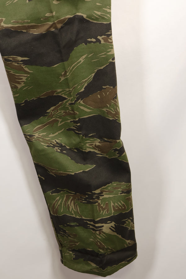 1970s DAJB09 with contract tag Made in Japan Tiger stripe top and bottom set, never used