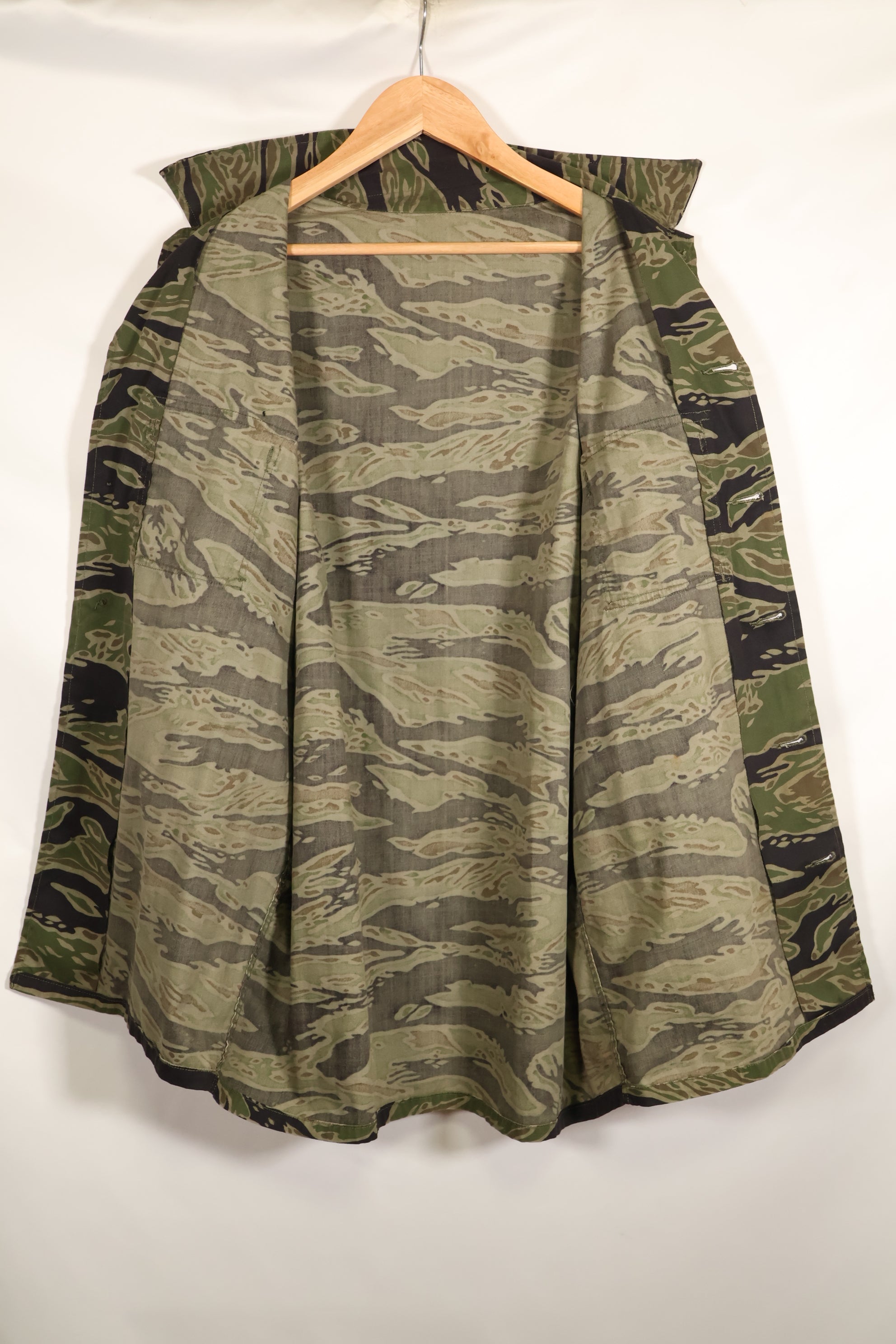 1969-70 前卢旺达爱国军士兵，第 75 游骑兵，晚期水虎纹套装，老兵发行。