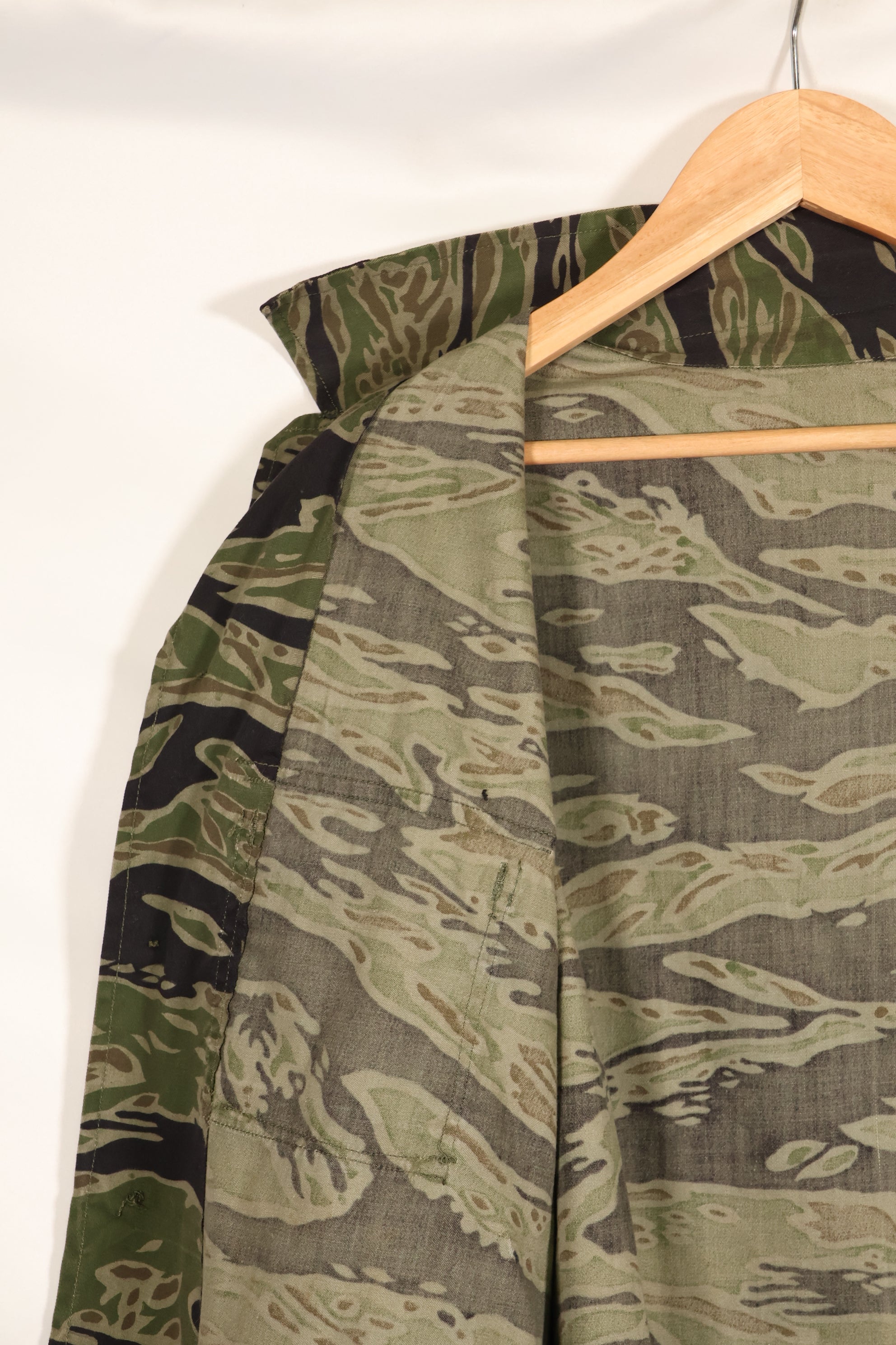 1969-70 前卢旺达爱国军士兵，第 75 游骑兵，晚期水虎纹套装，老兵发行。