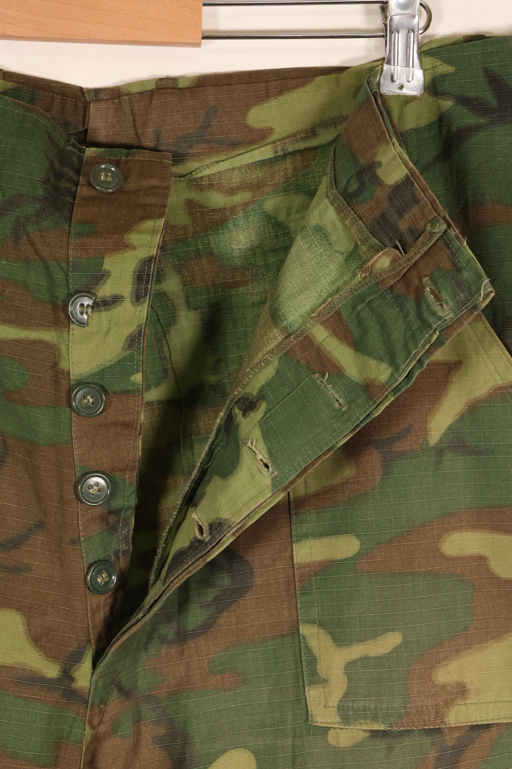 Late 1960s; Estimated size 36–38; ERDL Green Leaf Camo; OG-107 pant cut; utility pants; used