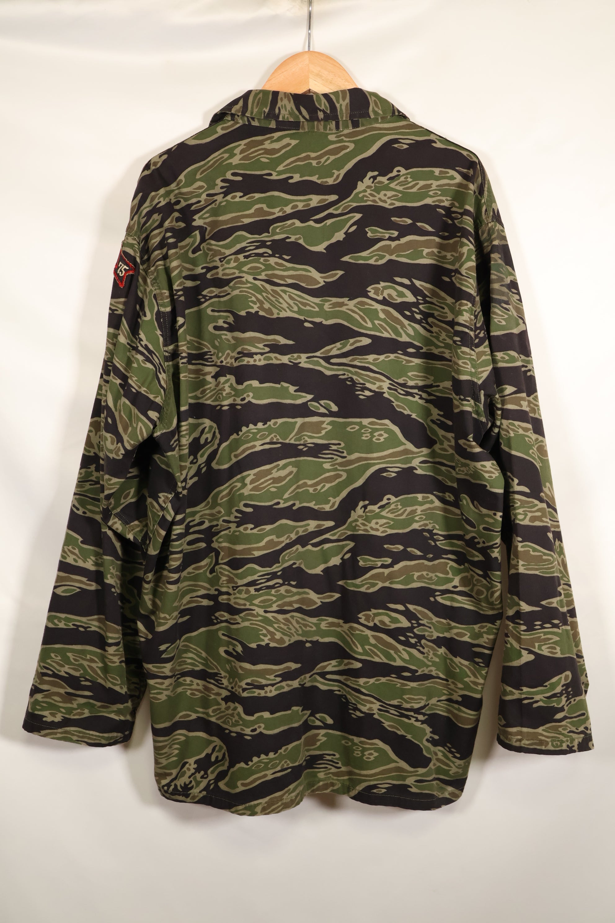 1969-70 前卢旺达爱国军士兵，第 75 游骑兵，晚期水虎纹套装，老兵发行。