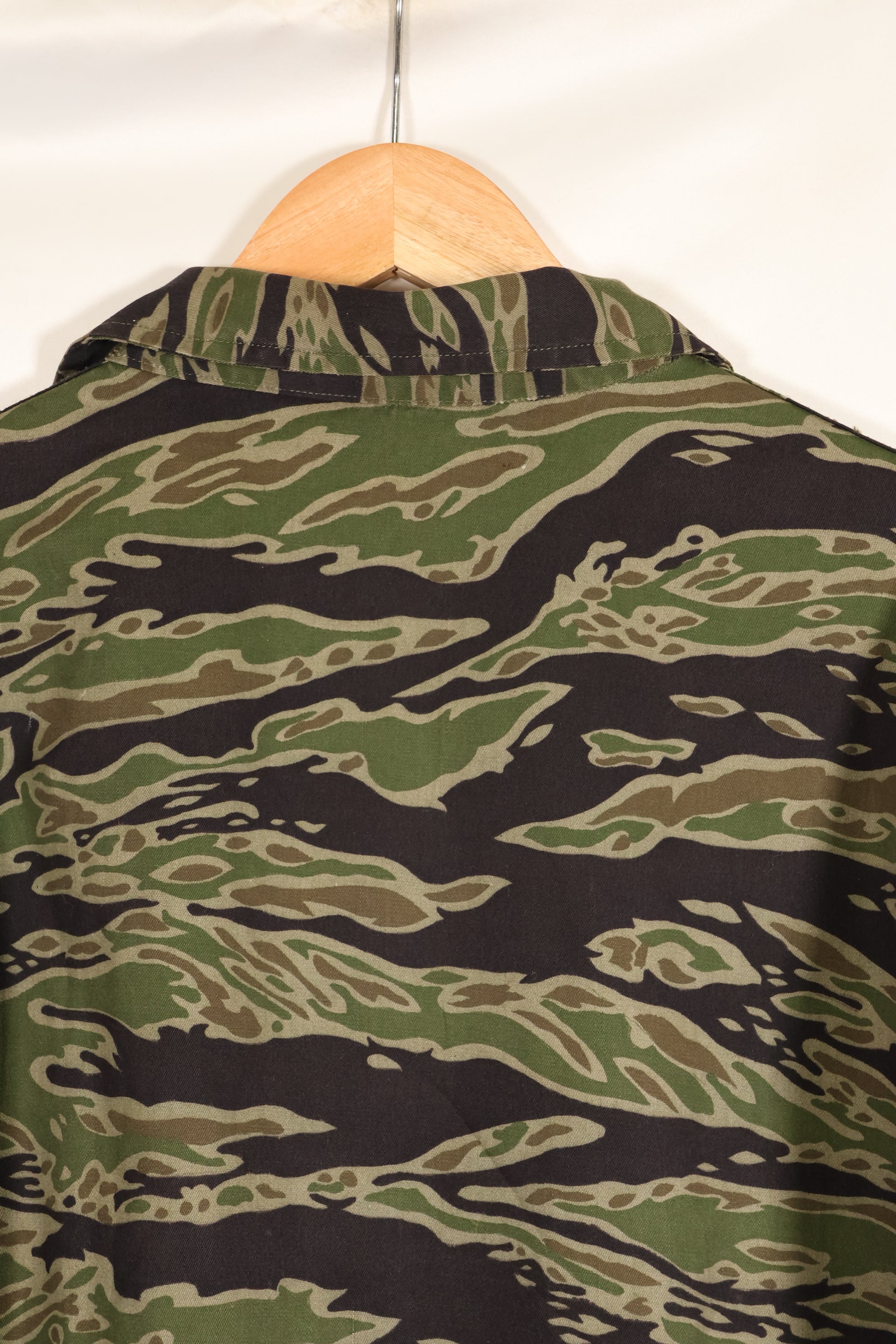 1969-70 前卢旺达爱国军士兵，第 75 游骑兵，晚期水虎纹套装，老兵发行。