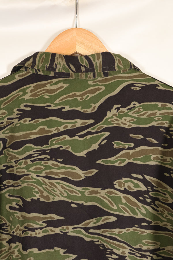 1969-70 前卢旺达爱国军士兵，第 75 游骑兵，晚期水虎纹套装，老兵发行。