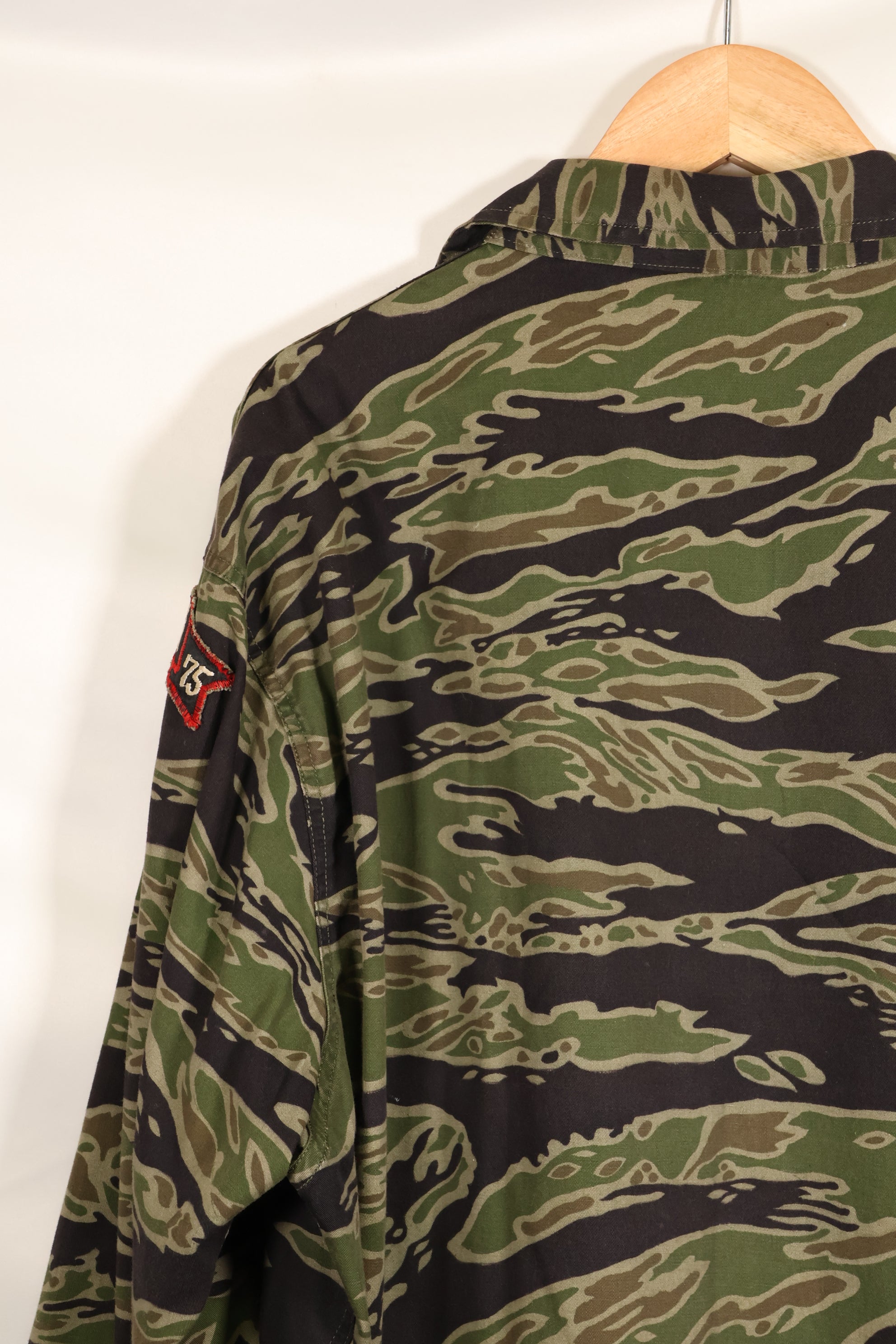 1969-70 前卢旺达爱国军士兵，第 75 游骑兵，晚期水虎纹套装，老兵发行。