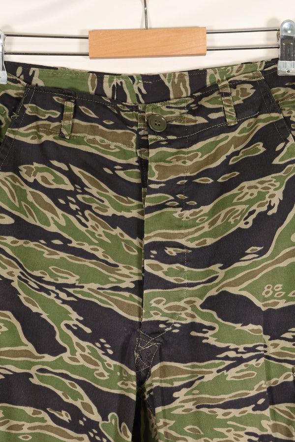 1969-70 前卢旺达爱国军士兵，第 75 游骑兵，晚期水虎纹套装，老兵发行。