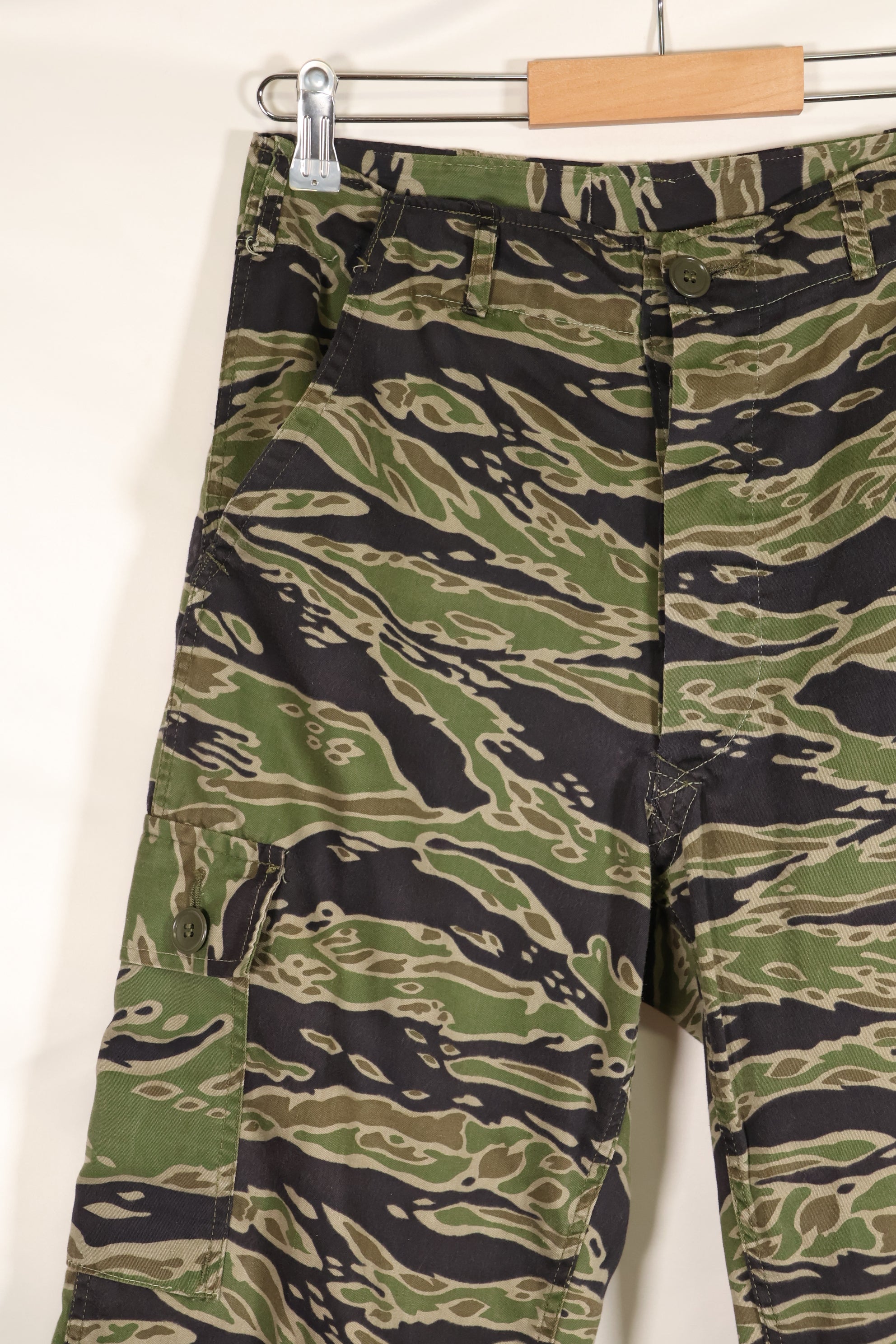 1969-70 前卢旺达爱国军士兵，第 75 游骑兵，晚期水虎纹套装，老兵发行。