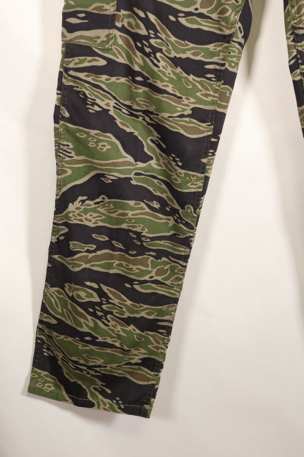 1969-70 前卢旺达爱国军士兵，第 75 游骑兵，晚期水虎纹套装，老兵发行。