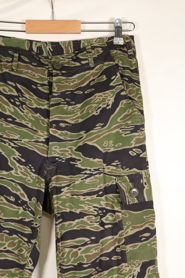 1969-70 前卢旺达爱国军士兵，第 75 游骑兵，晚期水虎纹套装，老兵发行。