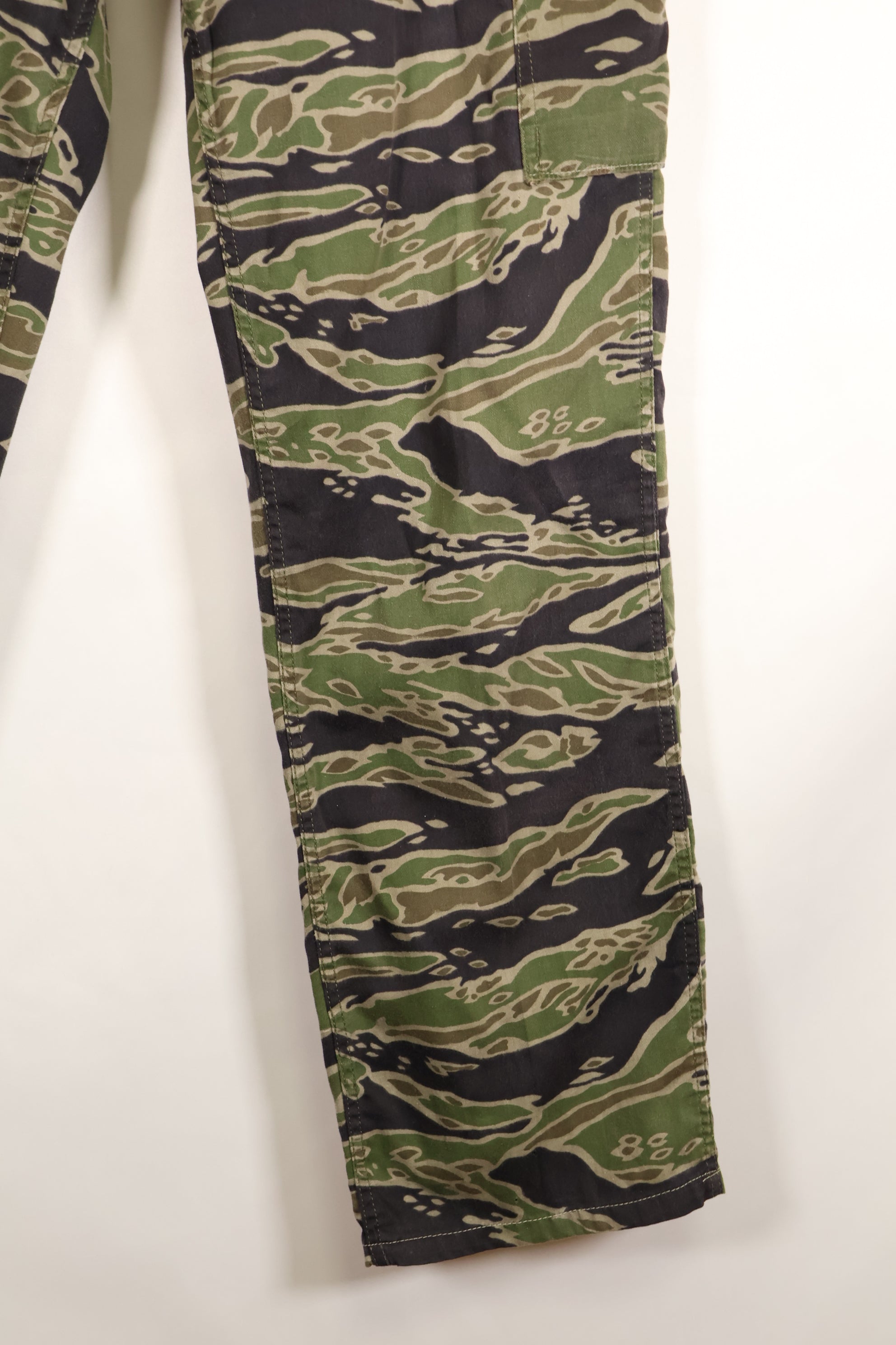 1969-70 前卢旺达爱国军士兵，第 75 游骑兵，晚期水虎纹套装，老兵发行。