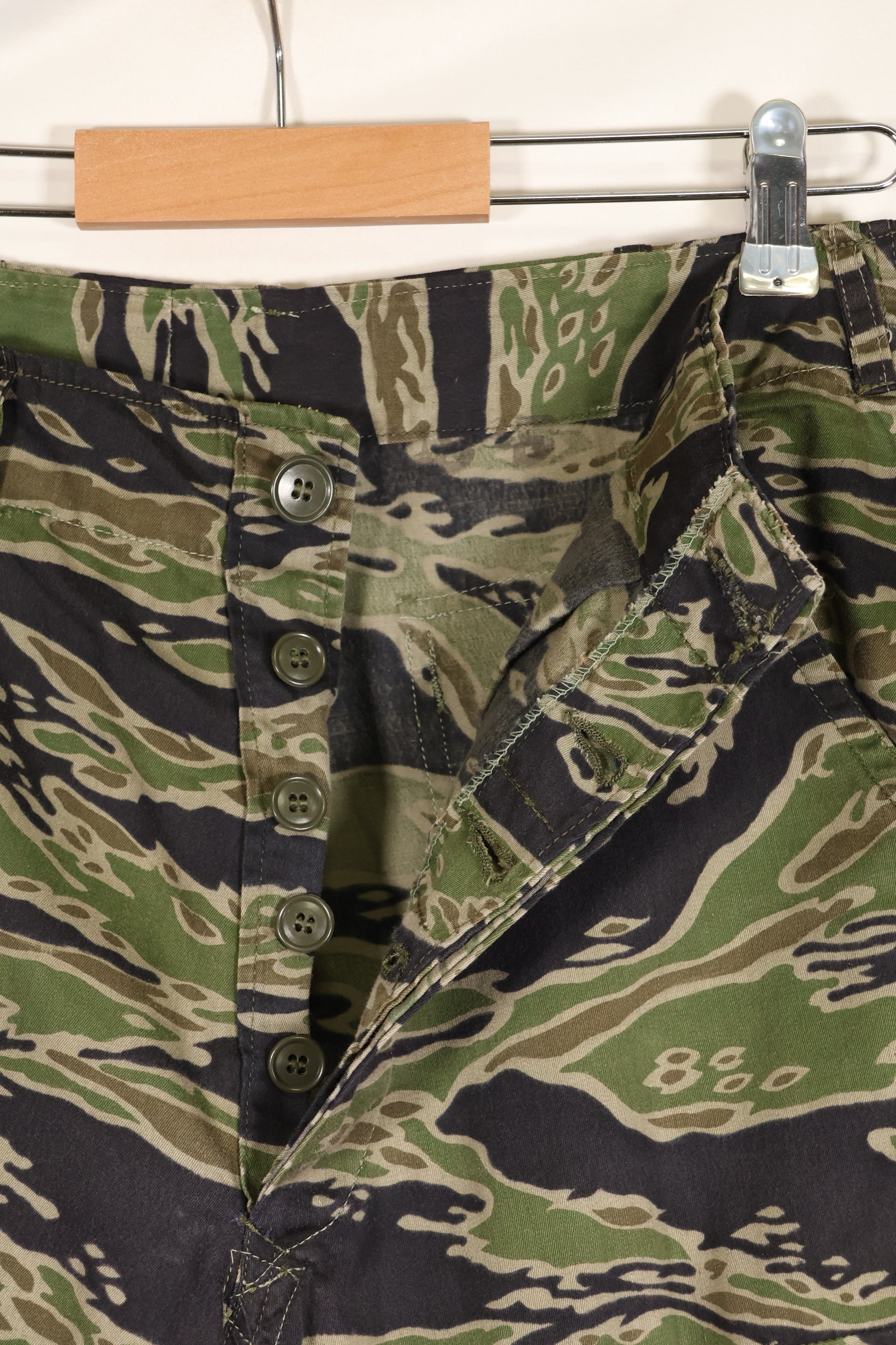 1969-70 前卢旺达爱国军士兵，第 75 游骑兵，晚期水虎纹套装，老兵发行。