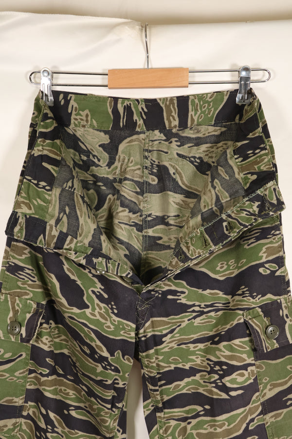 1969-70 前卢旺达爱国军士兵，第 75 游骑兵，晚期水虎纹套装，老兵发行。