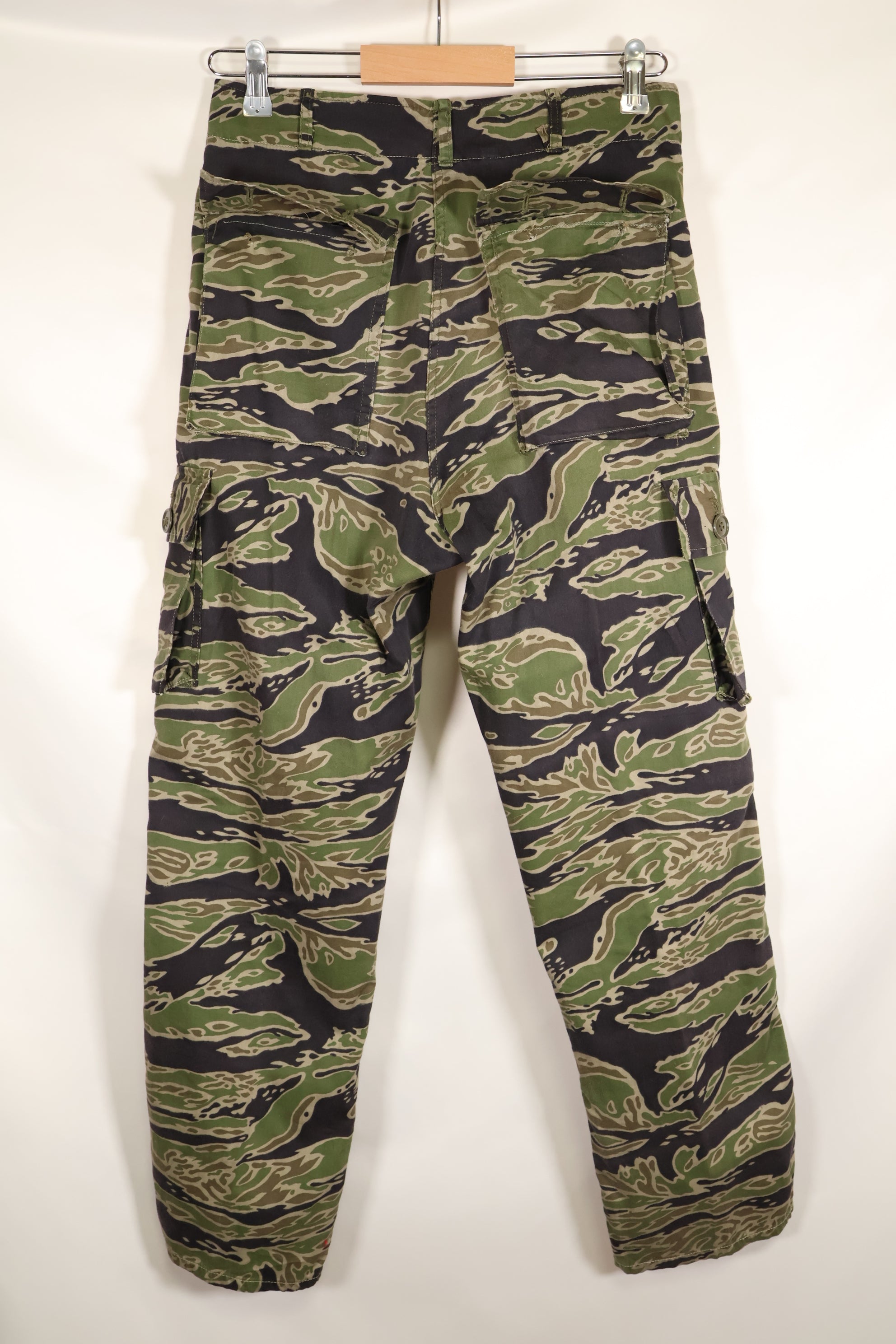 1969-70 前卢旺达爱国军士兵，第 75 游骑兵，晚期水虎纹套装，老兵发行。