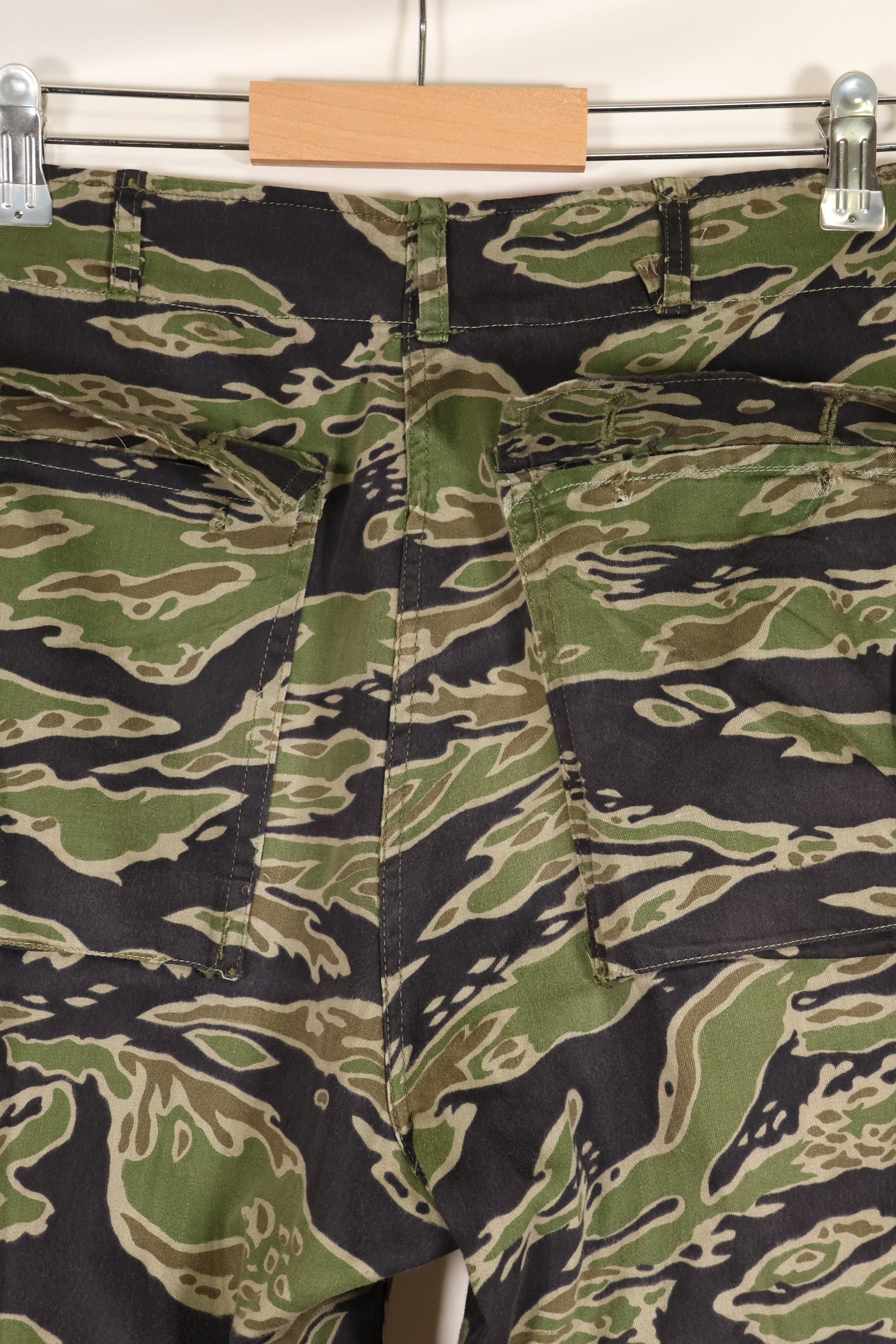 1969-70 前卢旺达爱国军士兵，第 75 游骑兵，晚期水虎纹套装，老兵发行。