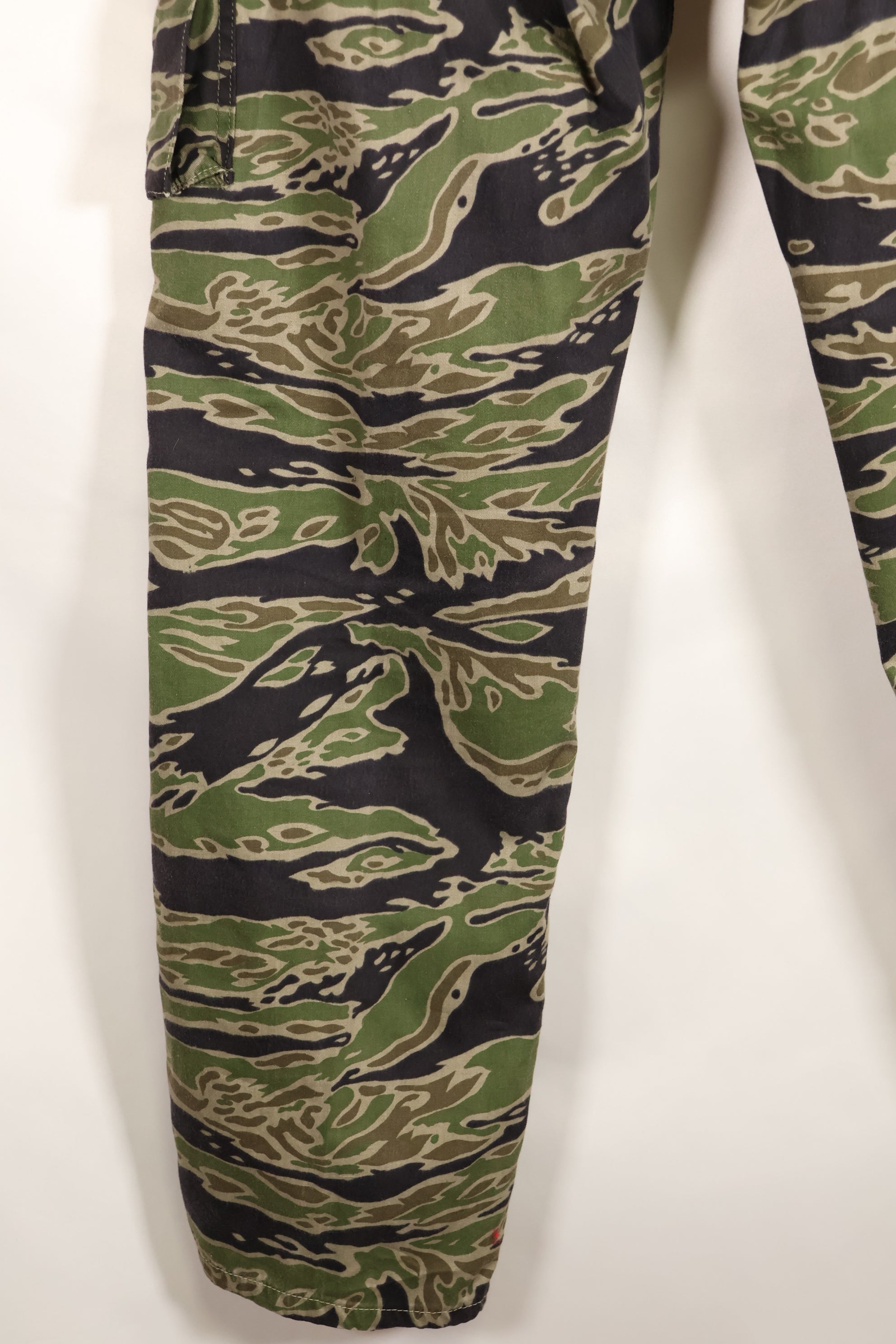 1969-70 前卢旺达爱国军士兵，第 75 游骑兵，晚期水虎纹套装，老兵发行。