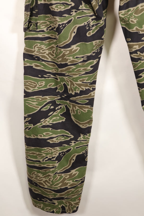 1969-70 前卢旺达爱国军士兵，第 75 游骑兵，晚期水虎纹套装，老兵发行。