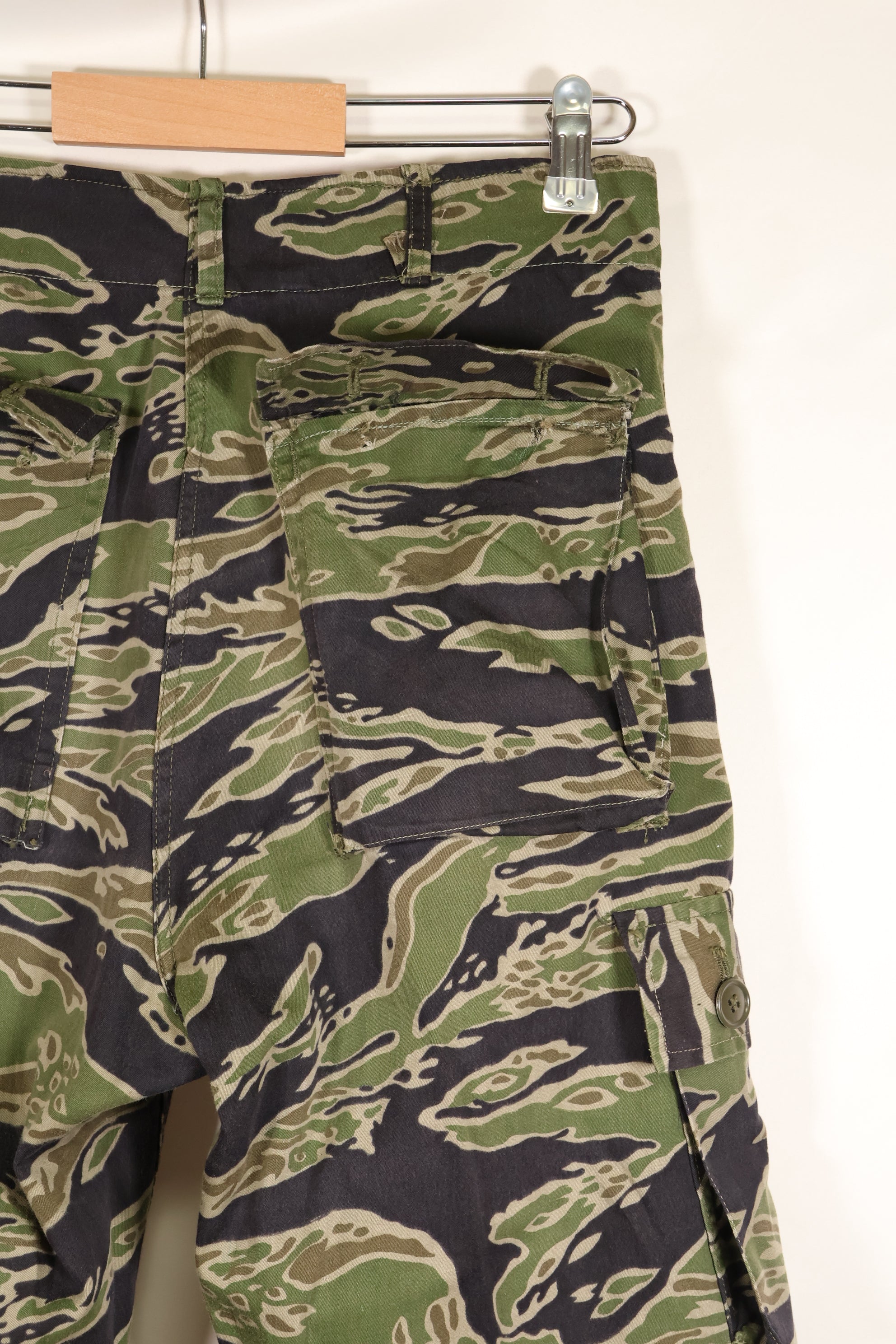 1969-70 前卢旺达爱国军士兵，第 75 游骑兵，晚期水虎纹套装，老兵发行。