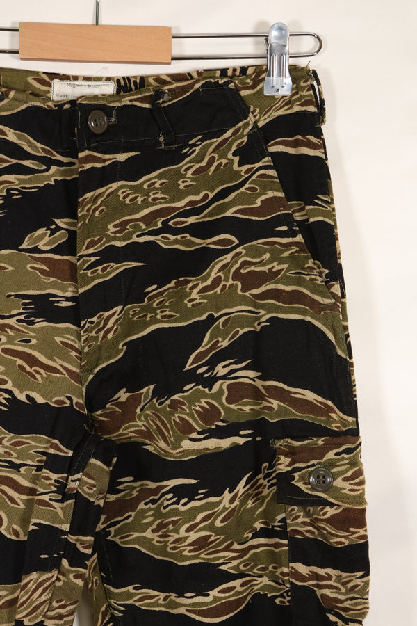 Mid-1960s early gold tiger stripe pants, size S-R, US cut, good condition.