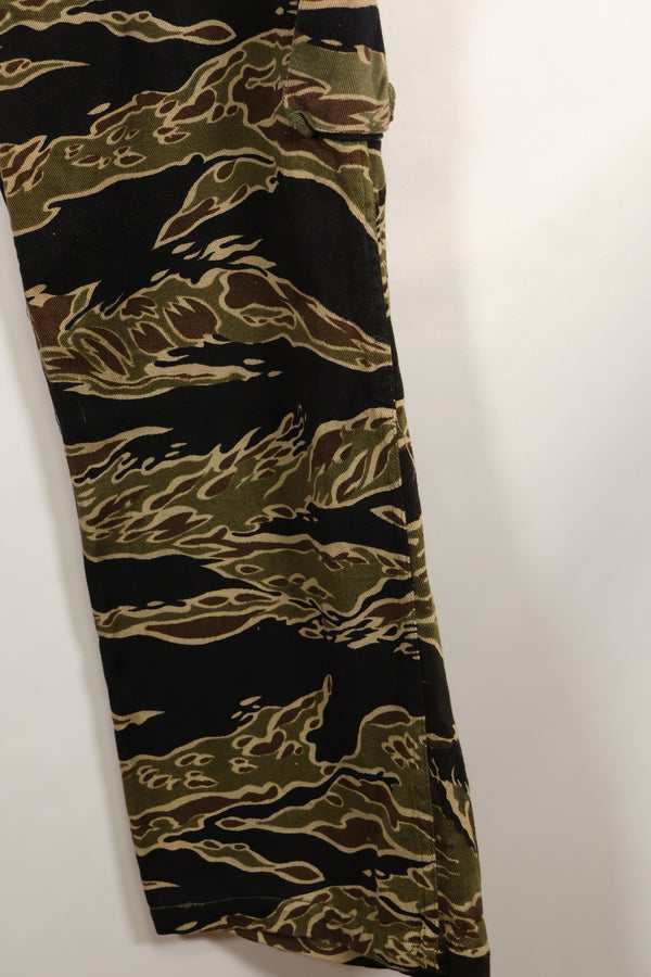 Mid-1960s early gold tiger stripe pants, size S-R, US cut, good condition.