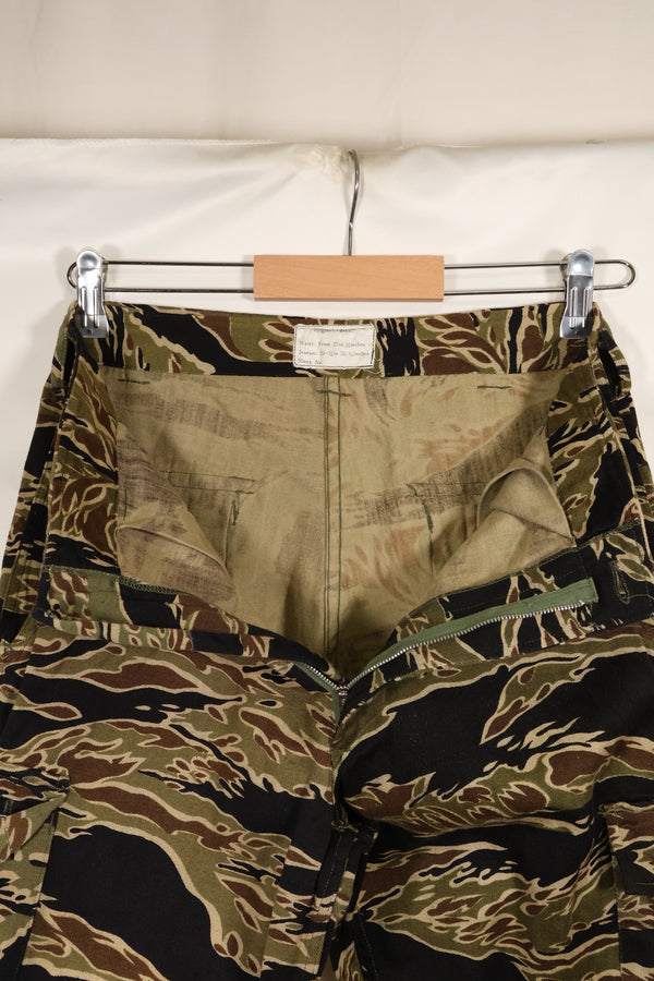 Mid-1960s early gold tiger stripe pants, size S-R, US cut, good condition.