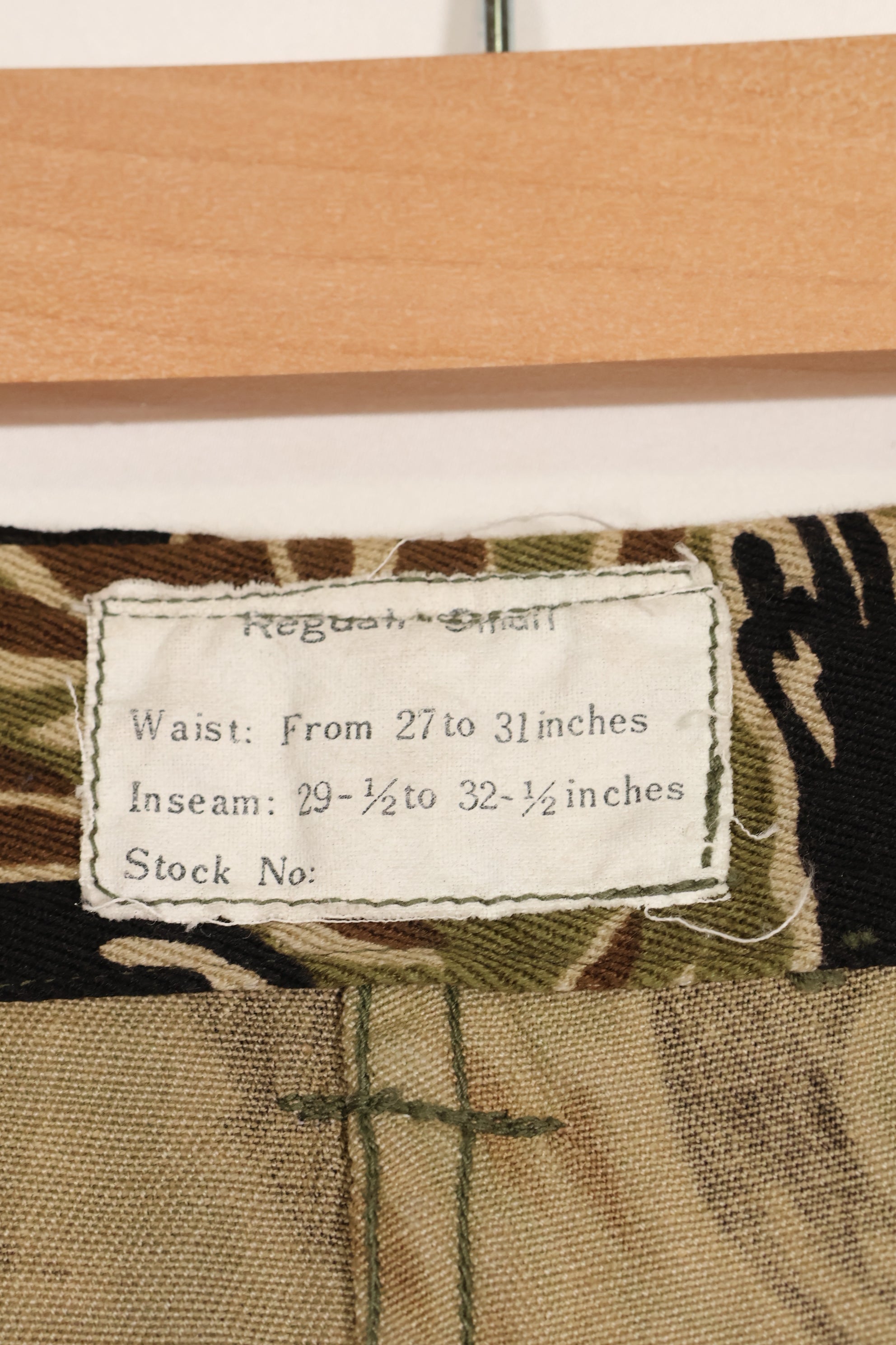 Mid-1960s early gold tiger stripe pants, size S-R, US cut, good condition.