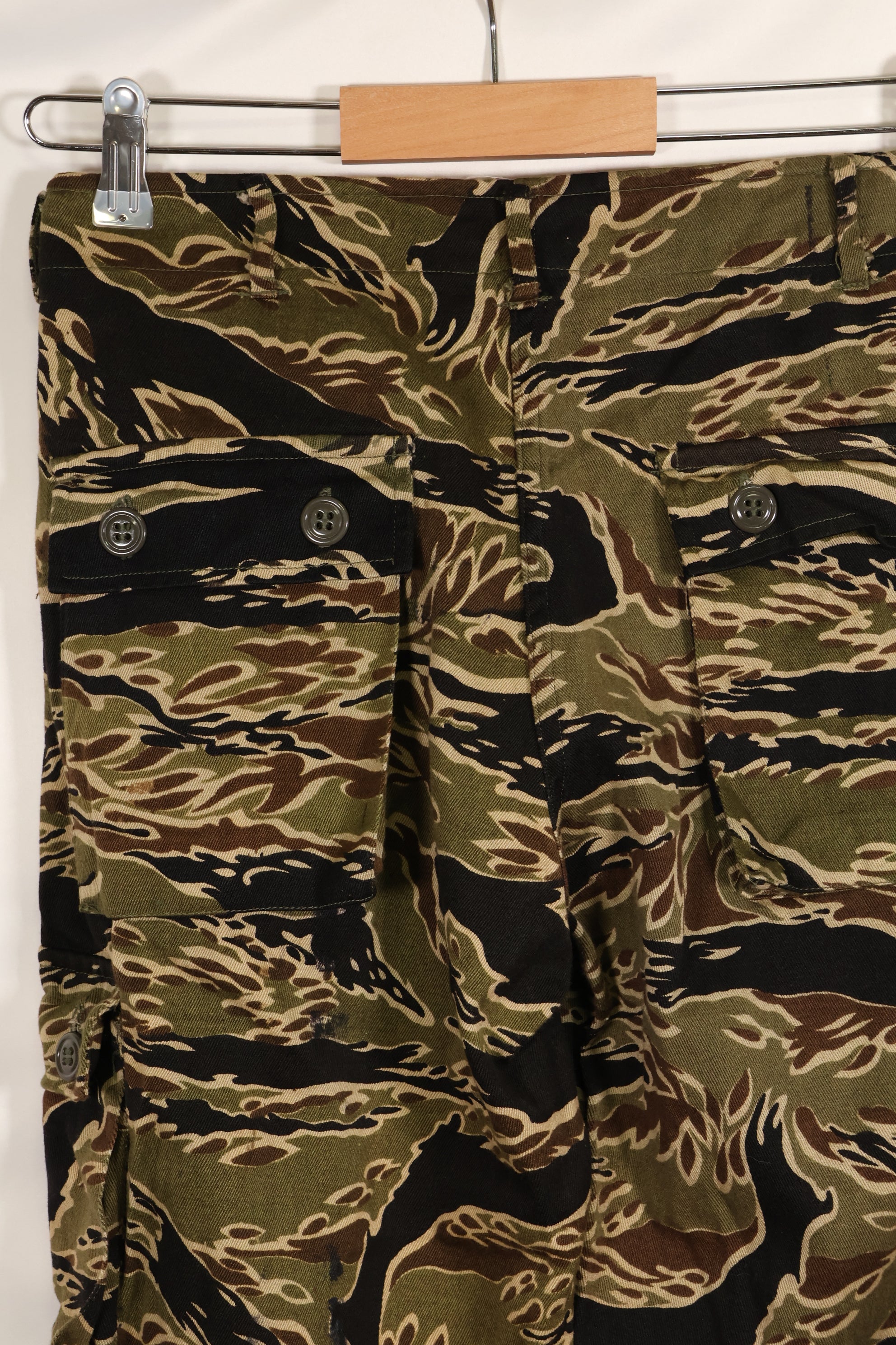 Mid-1960s early gold tiger stripe pants, size S-R, US cut, good condition.