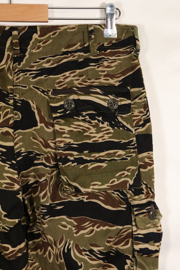 Mid-1960s early gold tiger stripe pants, size S-R, US cut, good condition.