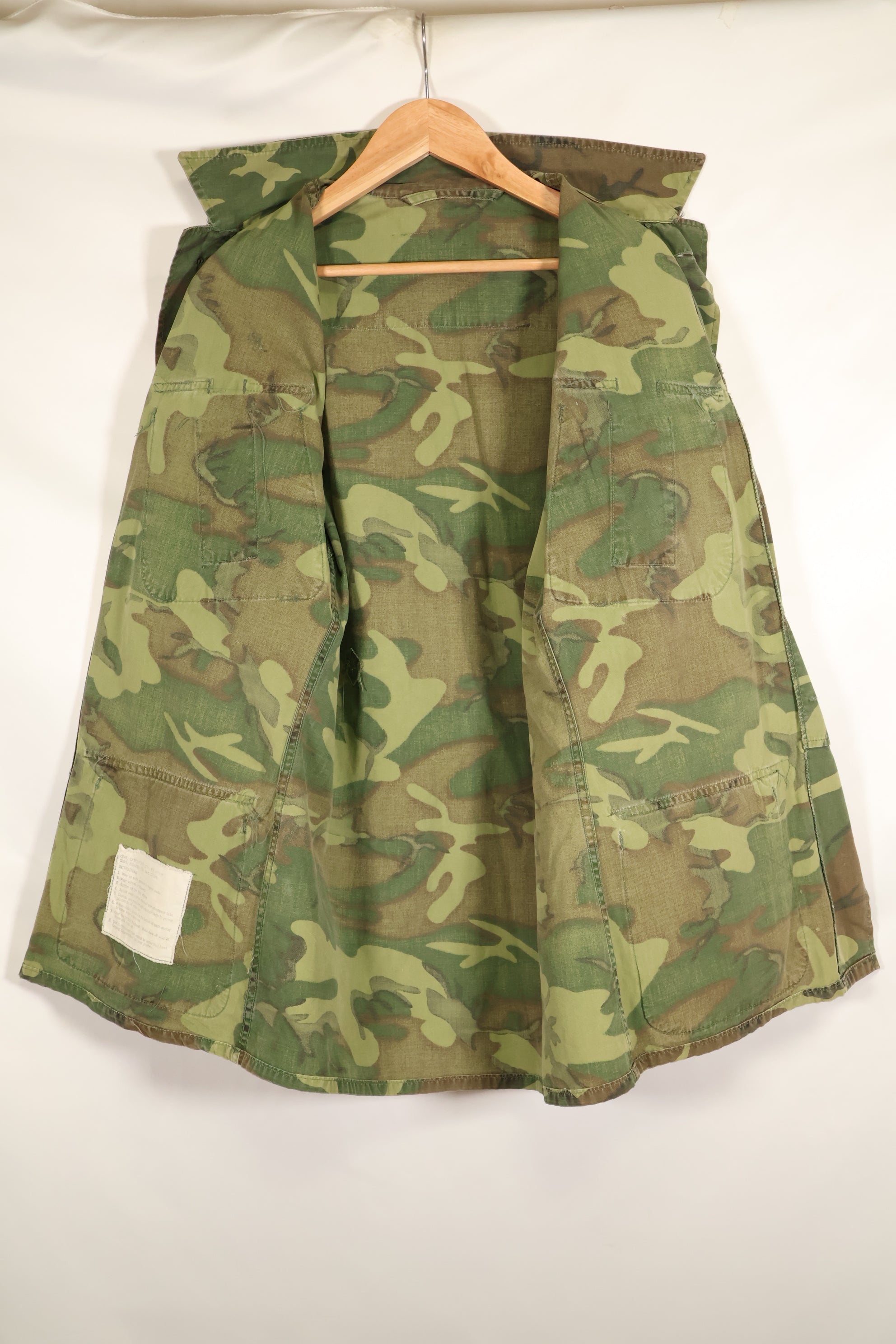 Contract circa 1967, size tag missing, early print, USMC non-rip ERDL jungle fatigues jacket, used