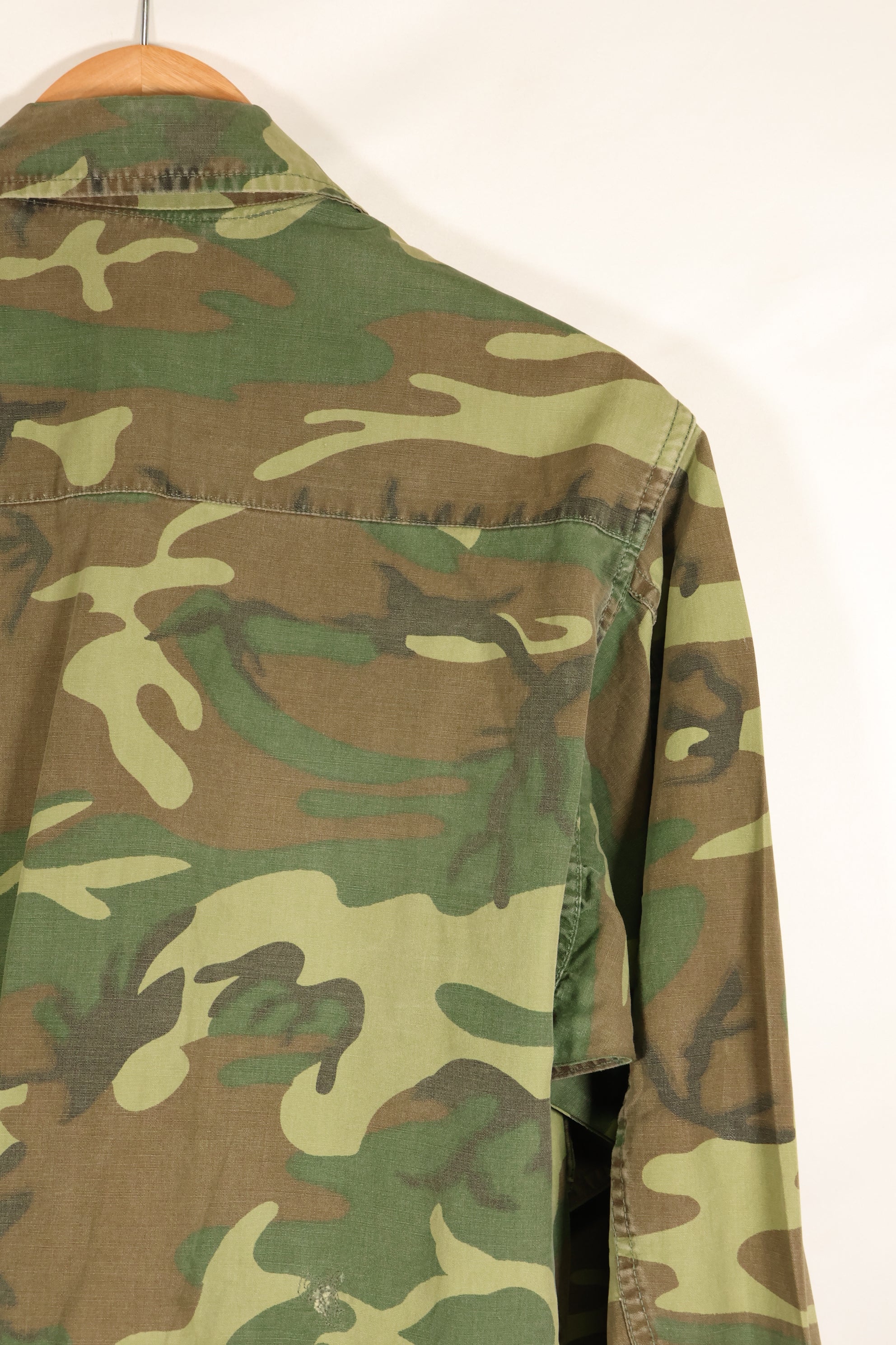 Contract circa 1967, size tag missing, early print, USMC non-rip ERDL jungle fatigues jacket, used