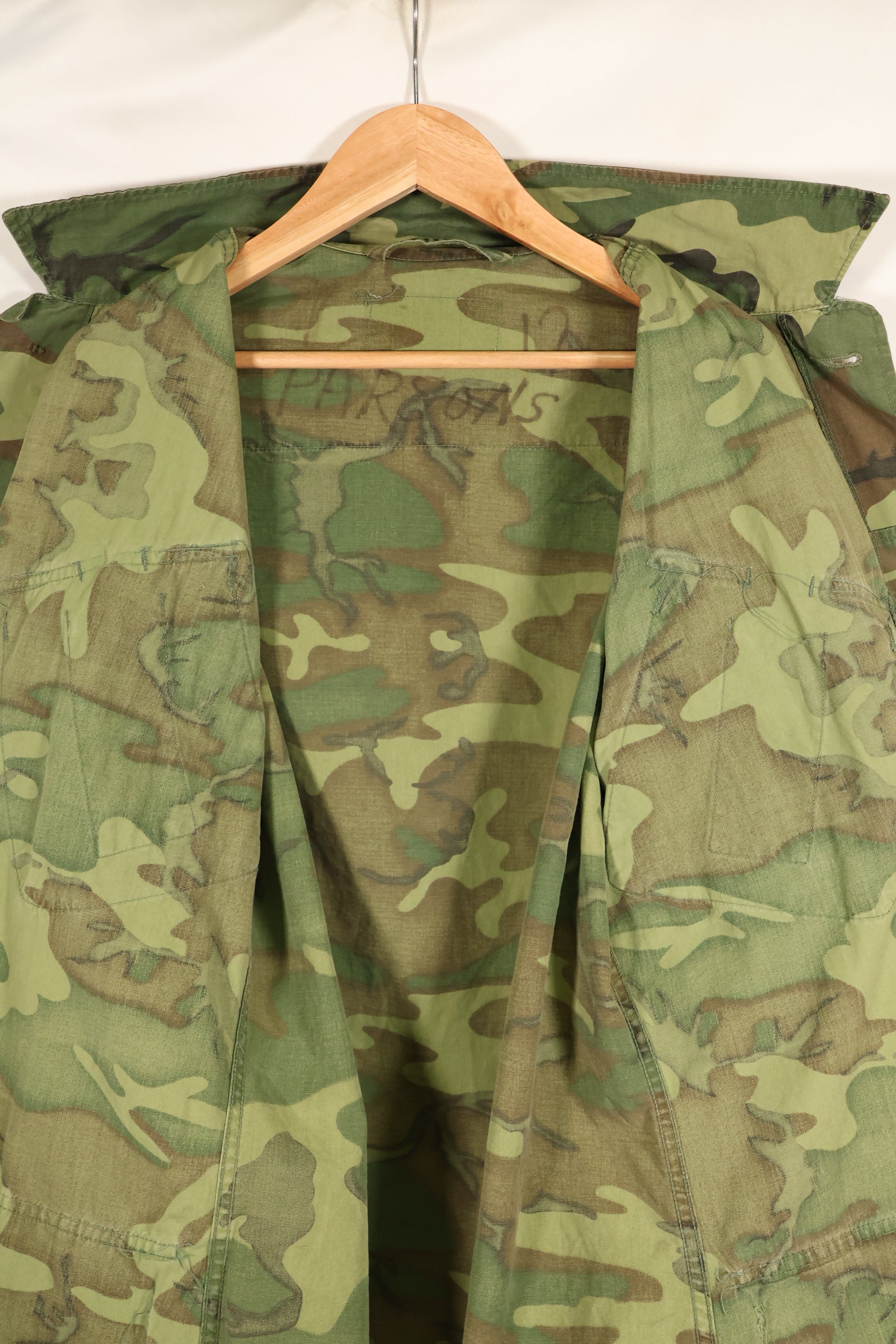 Circa 1966–67 | Estimated S-R | ERDL | Non-ripstop | Early print | Jungle fatigue jacket | Used