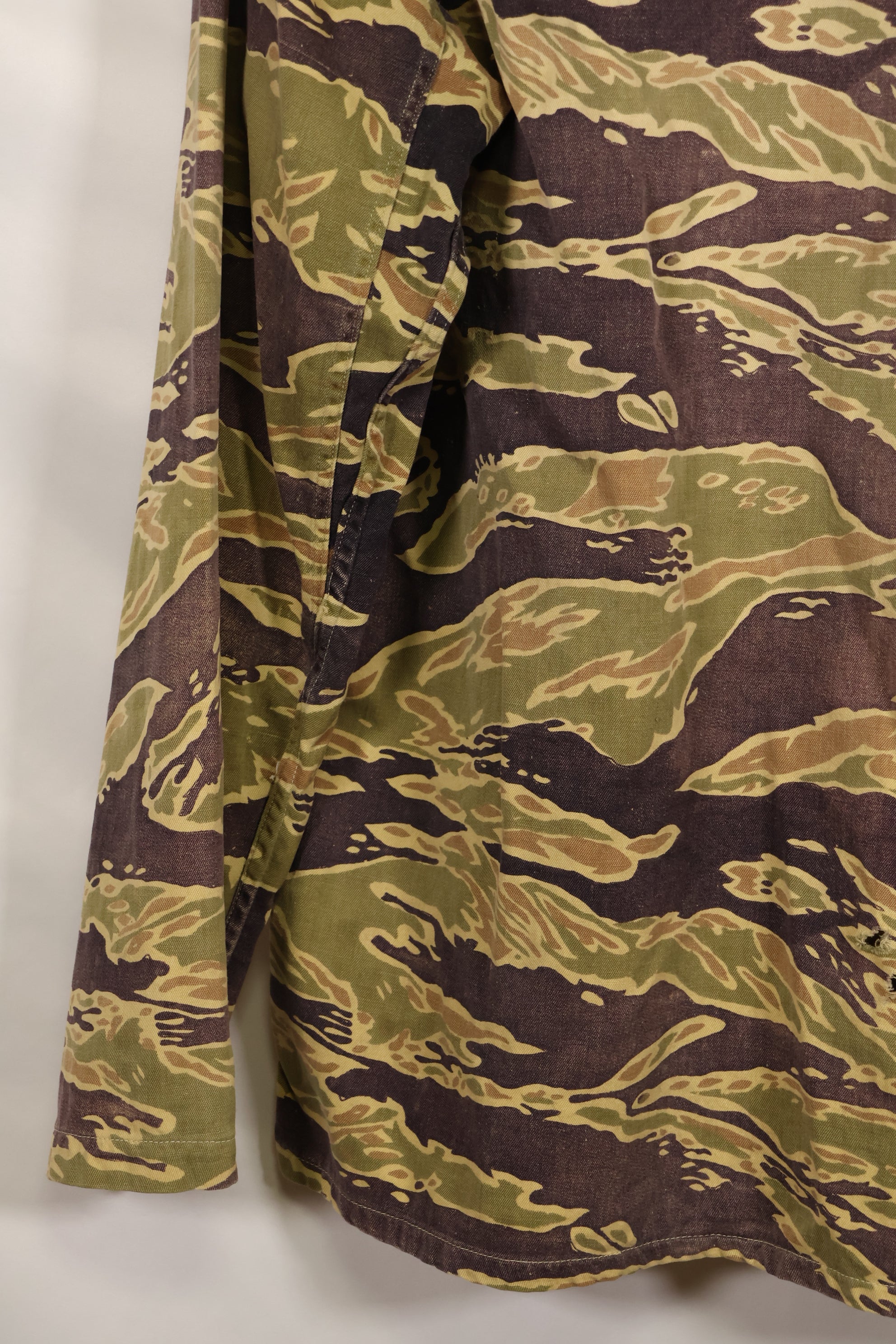 Real Late War Pattern US Size Tiger Stripe Shirt with Pocket Modification Used
