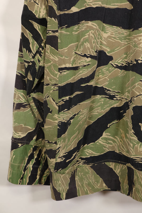 Early 1960s twill fabric, rare VNMC 1st Model tiger stripe shirt, used by Taylor.