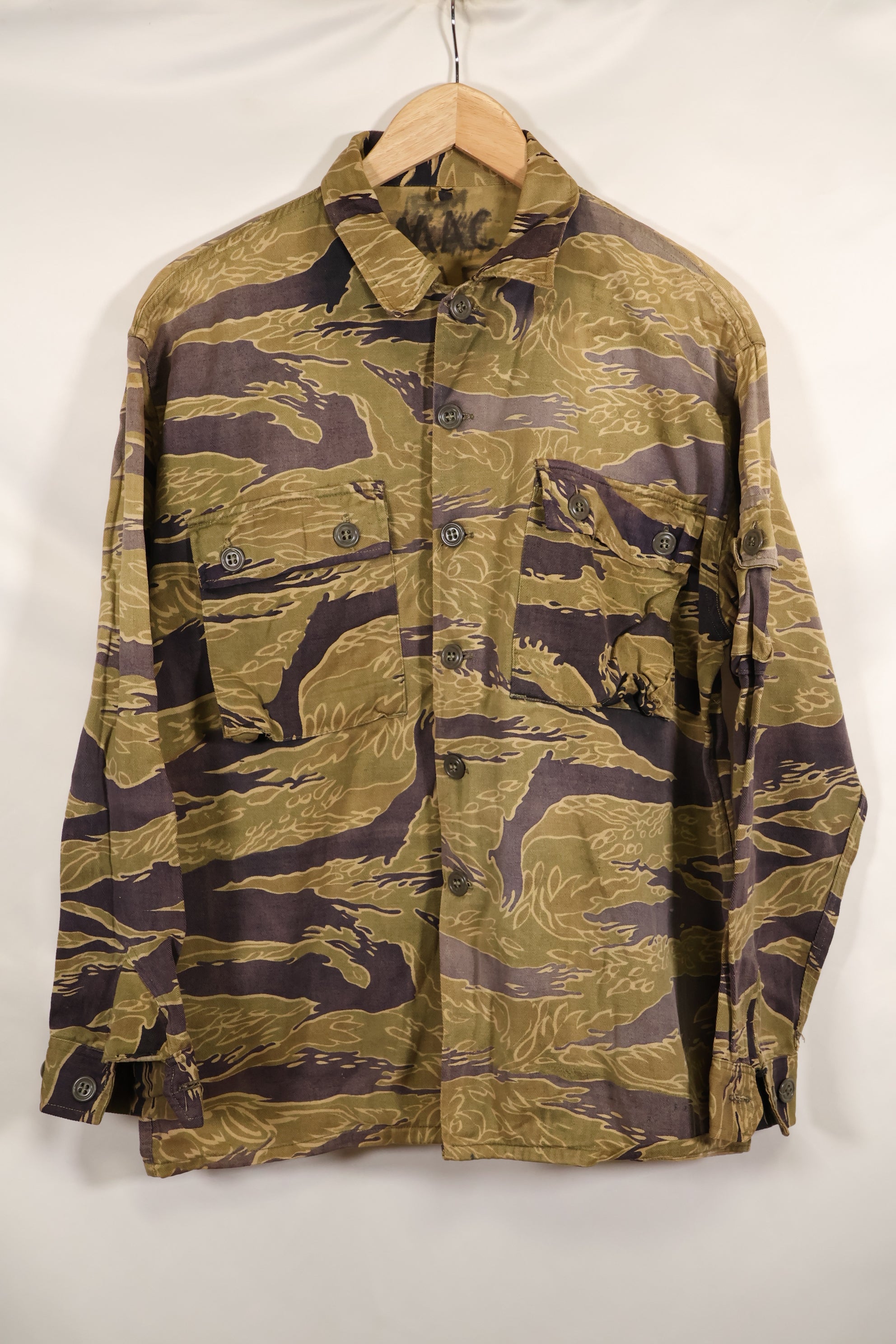 Late 1960s Gold Tiger Stripe Shirt US Cut US-M Faded Used